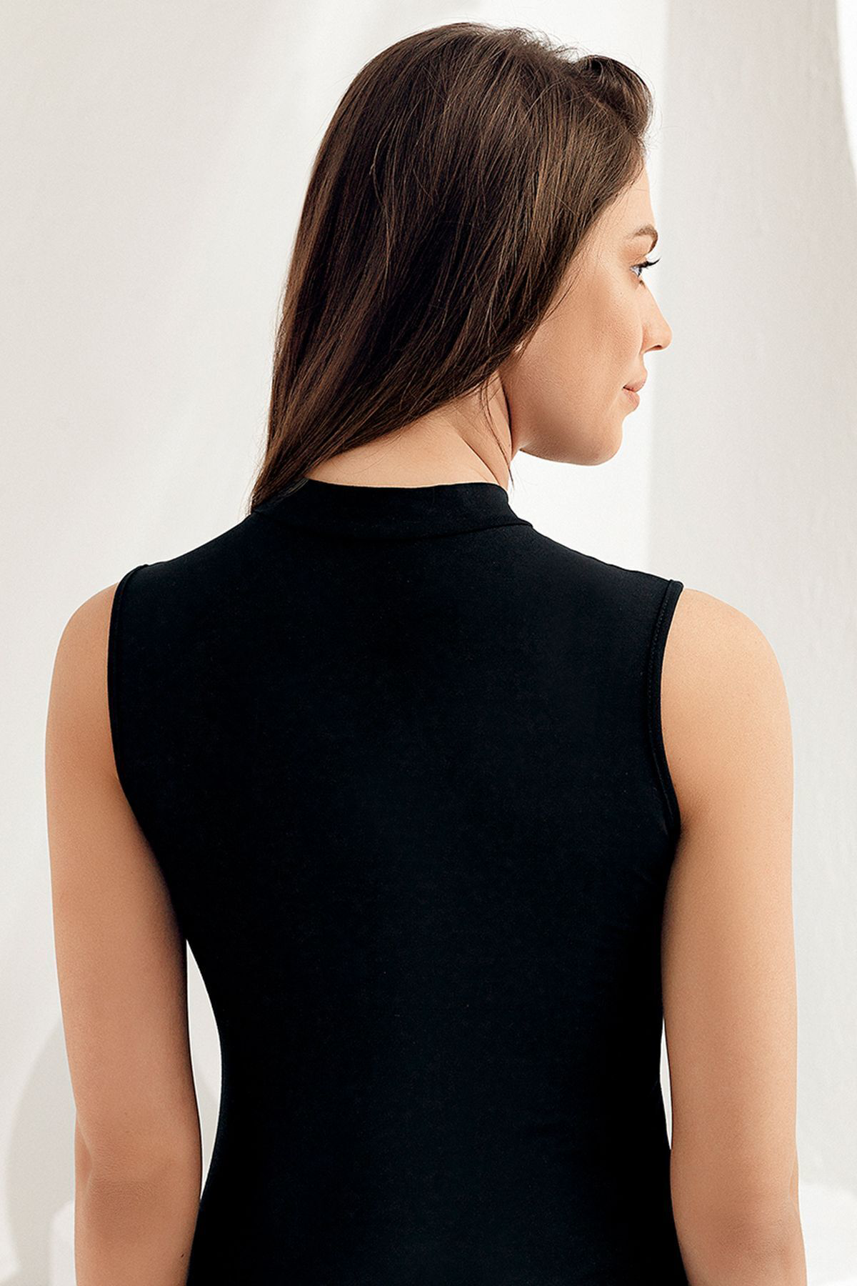 Likralı Kadın Siyah Kolsuz Balıkçı Yaka Atlet Mb1009