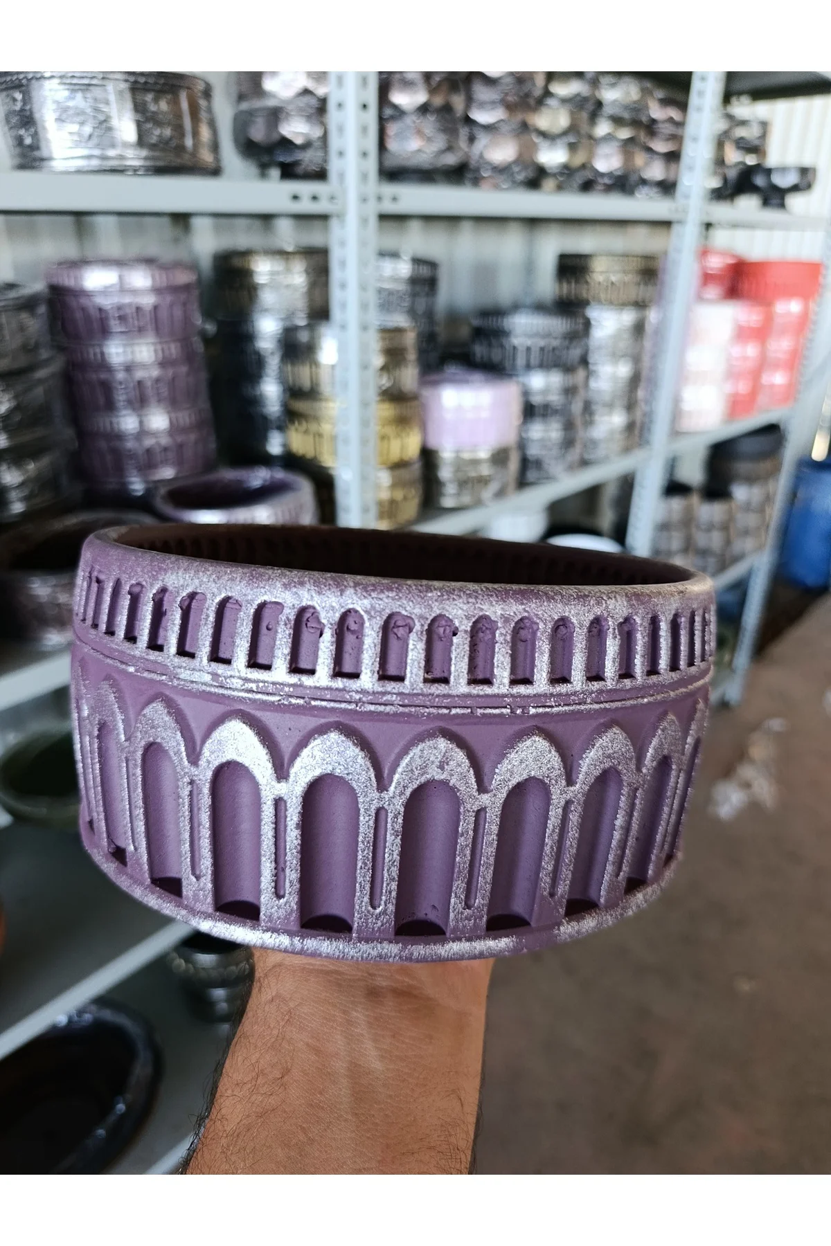 Lila-Mor Gümüş Detaylı Roma Saksı 21*11 cm ve Para Çiçeği