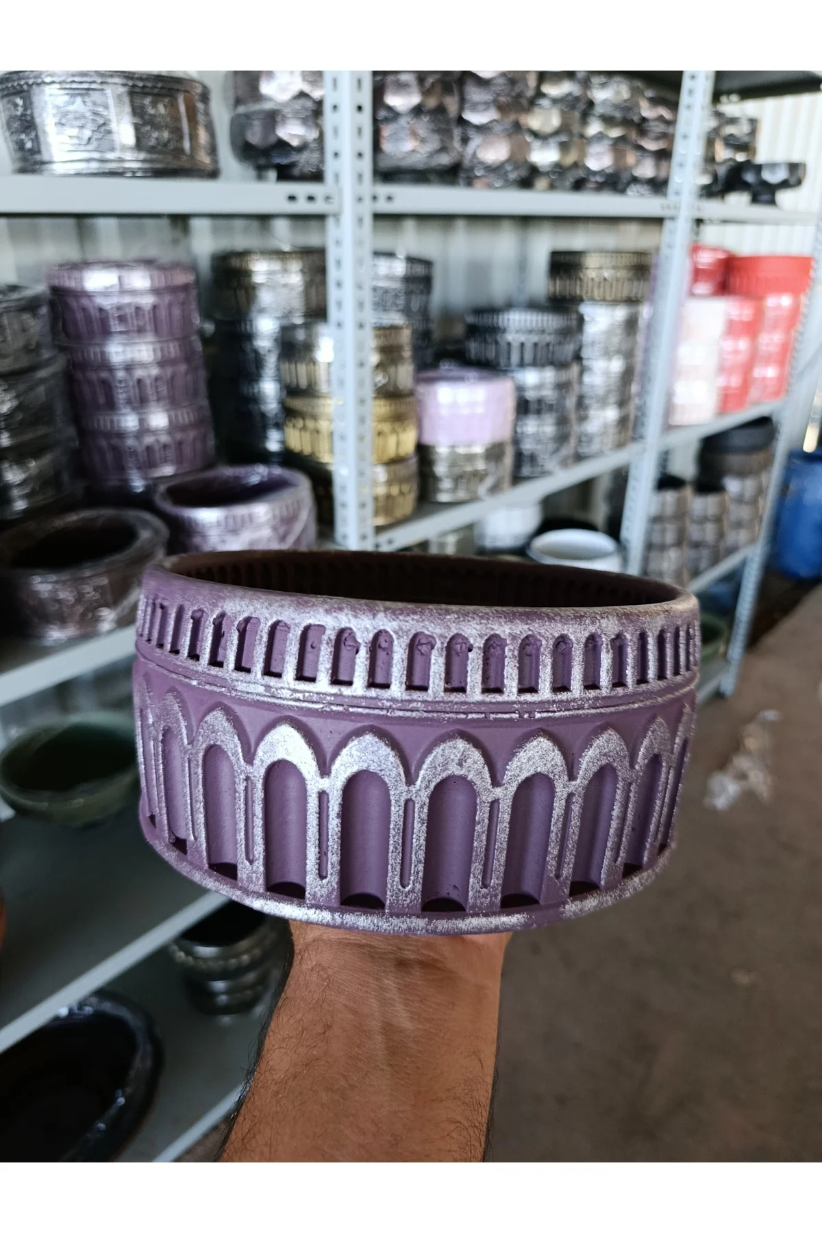 Lila-Mor Gümüş Detaylı Roma Saksı 21*11 cm ve Para Çiçeği