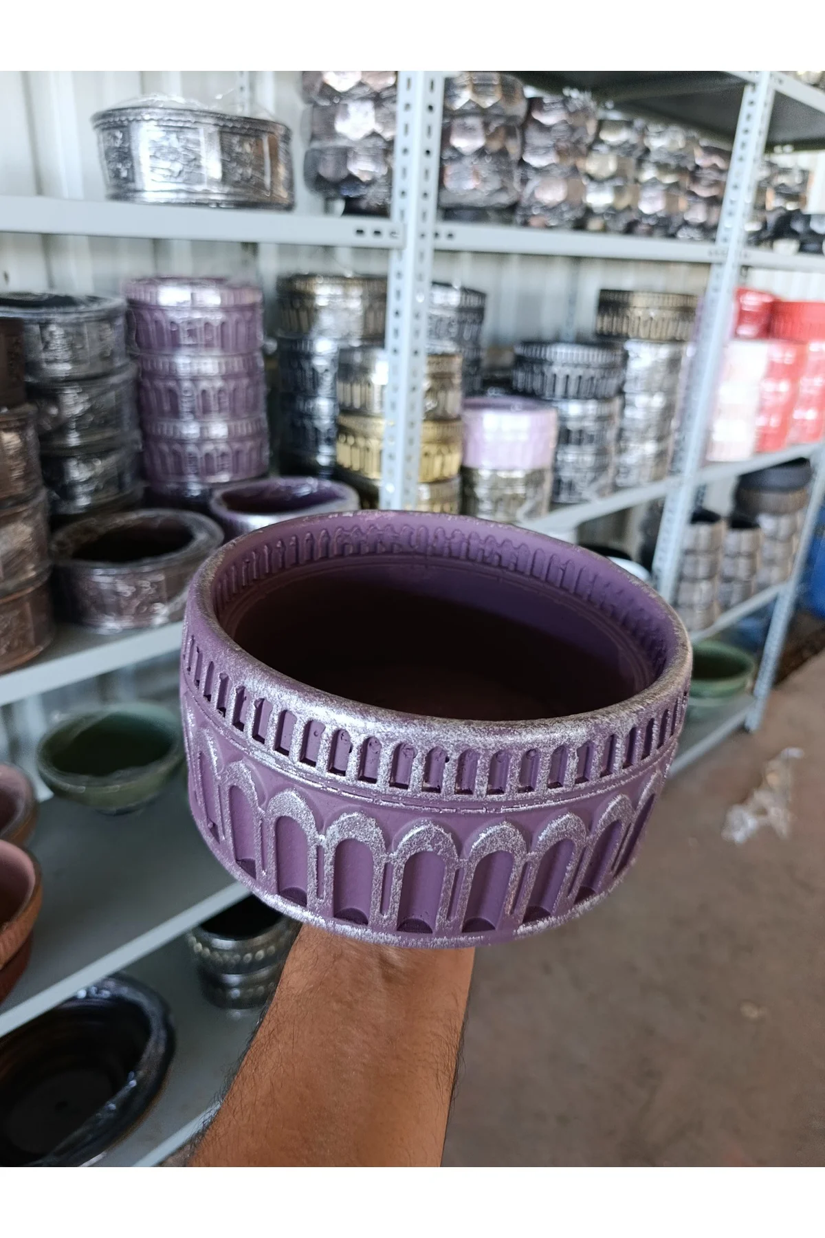 Lila-Mor Gümüş Detaylı Roma Saksı 21*11 cm ve Para Çiçeği