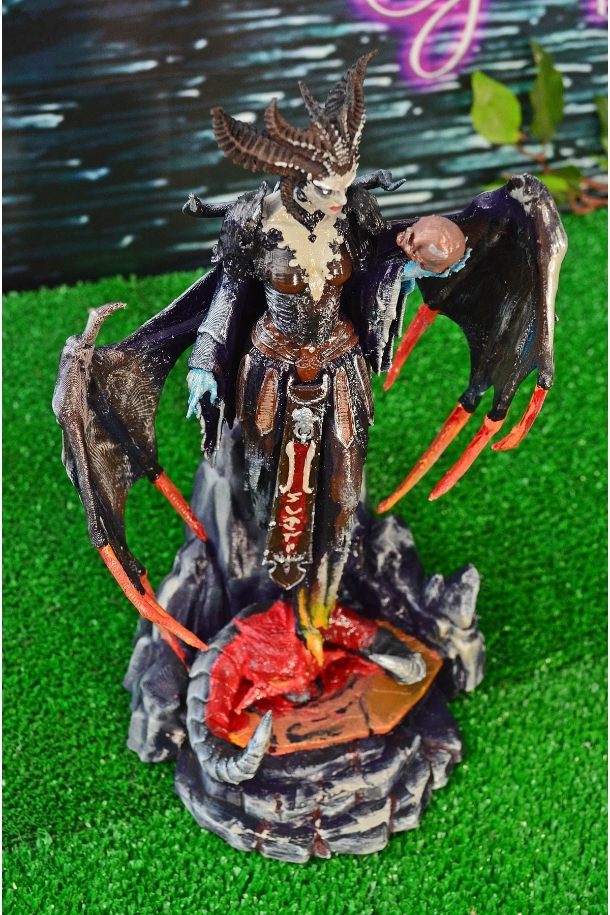 Lilith Diablo IV Zaferin Ardından Boyalı Figür 25 CM (BÜYÜK BOY)