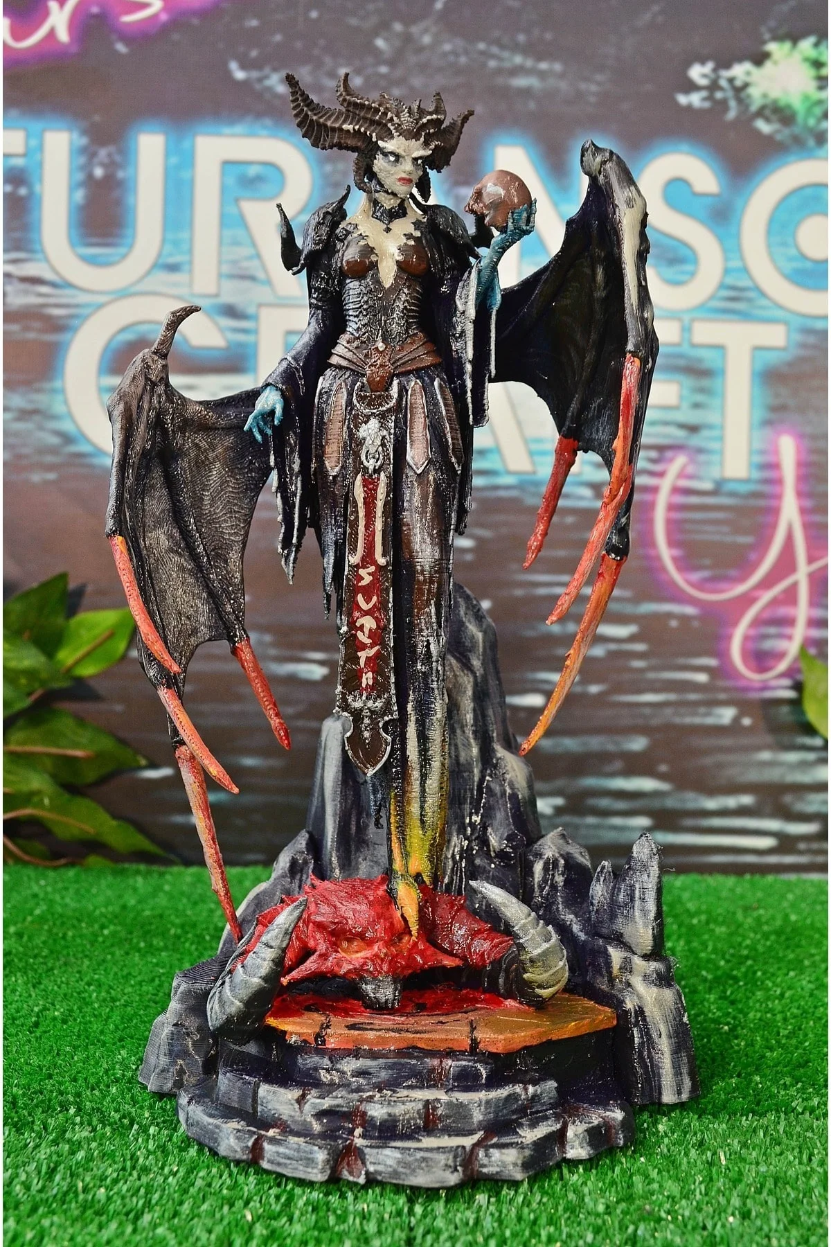 Lilith Diablo IV Zaferin Ardından Boyalı Figür 25 CM (BÜYÜK BOY)