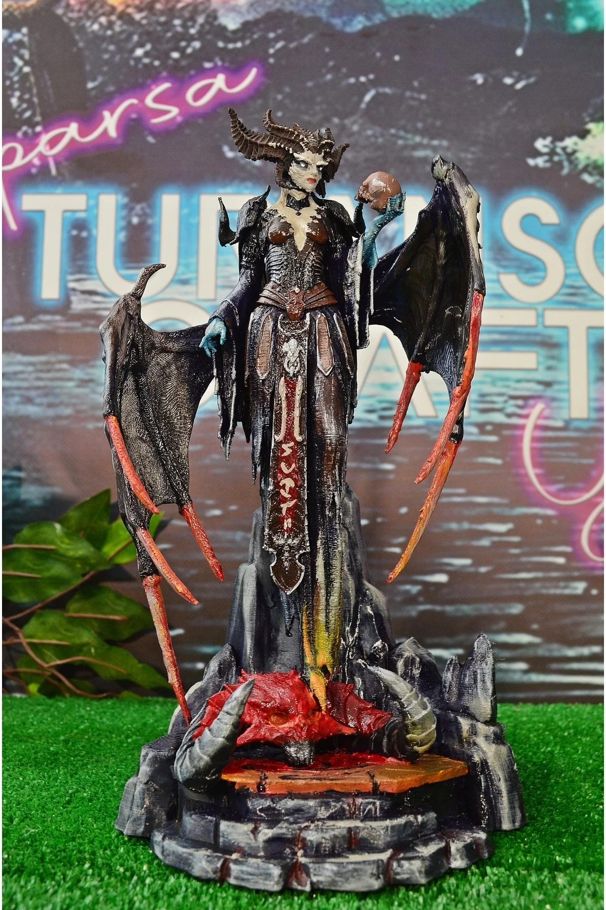 Lilith Diablo IV Zaferin Ardından Boyalı Figür 25 CM (BÜYÜK BOY)