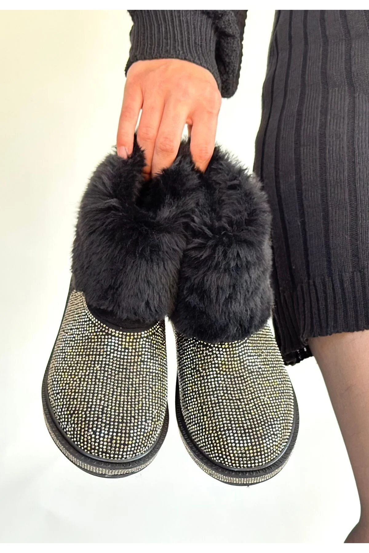 Linka Siyah Süet Gümüş Boncuk İşlemeli Bot - Lisinya