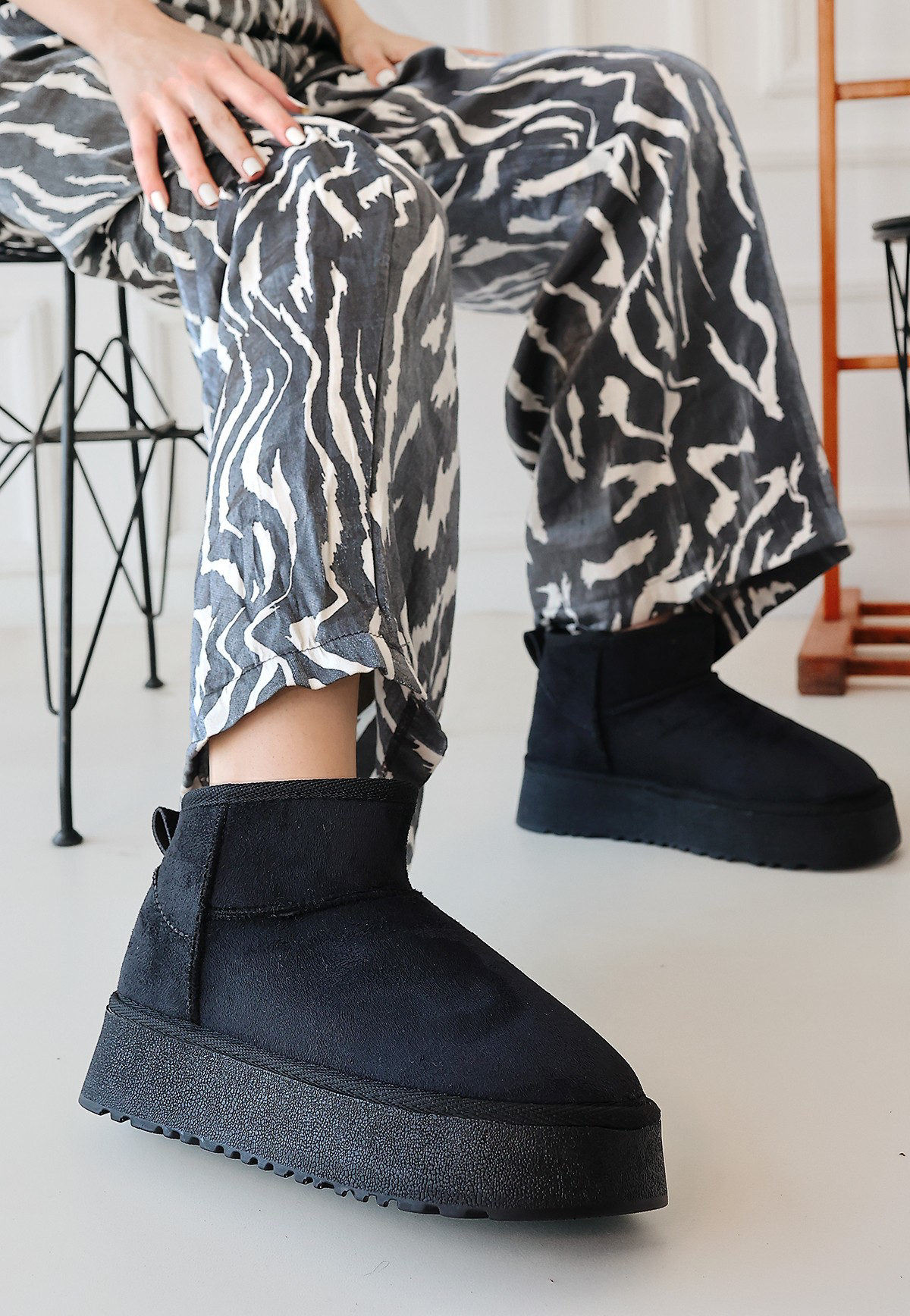 Linne Siyah Süet Bot Linne Siyah Süet Bot