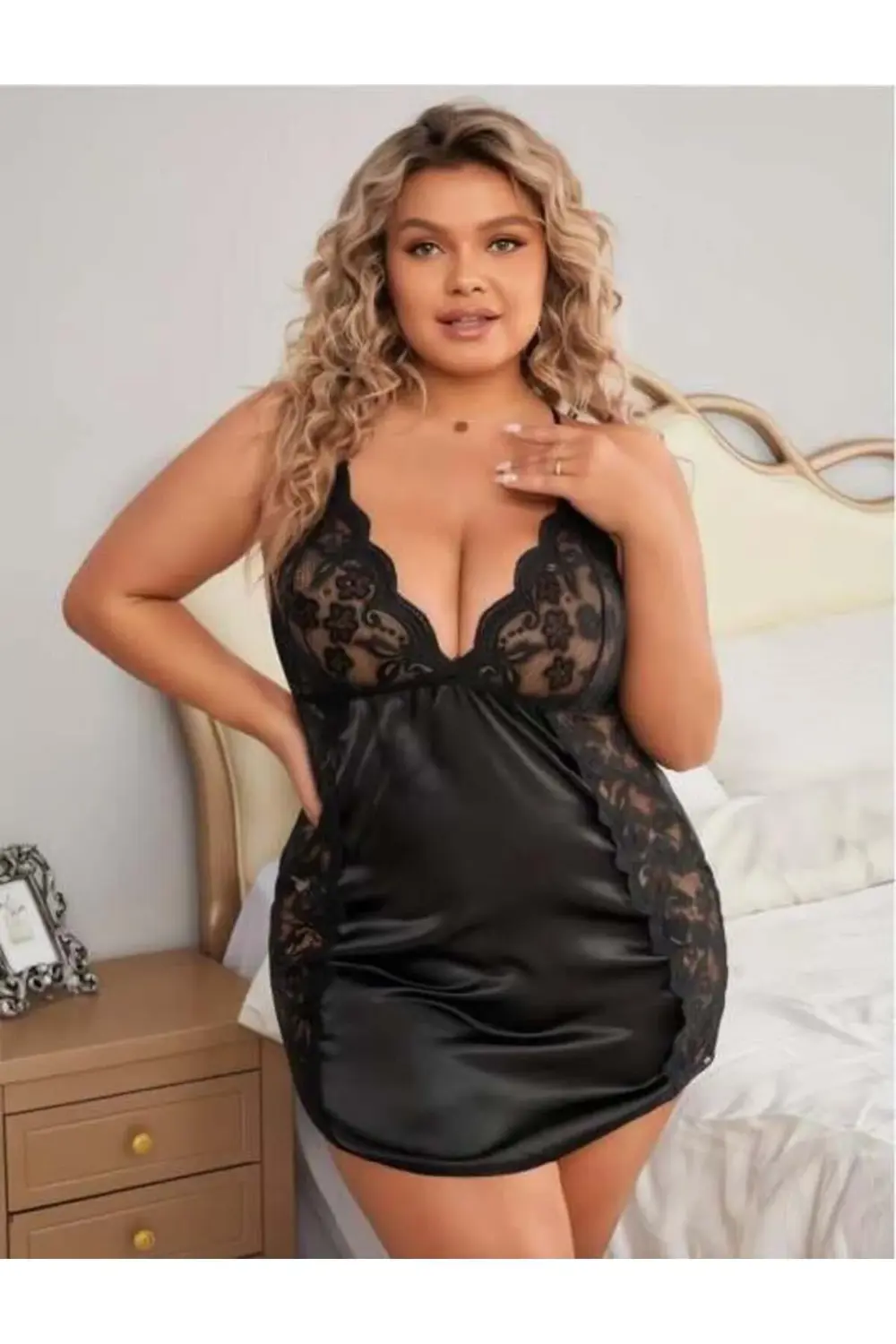 Litae Büyük Beden Siyah Dantel İşlemeli Saten Gecelik