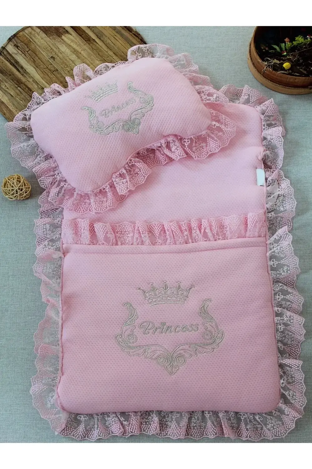 LitaeTrend Yenidoğan Sahra Taç Nakışlı Trilüks 2li Alt Açma Seti LitaeTrend Yenidoğan Sahra Taç Nakışlı Trilüks 2li Alt Açma Seti