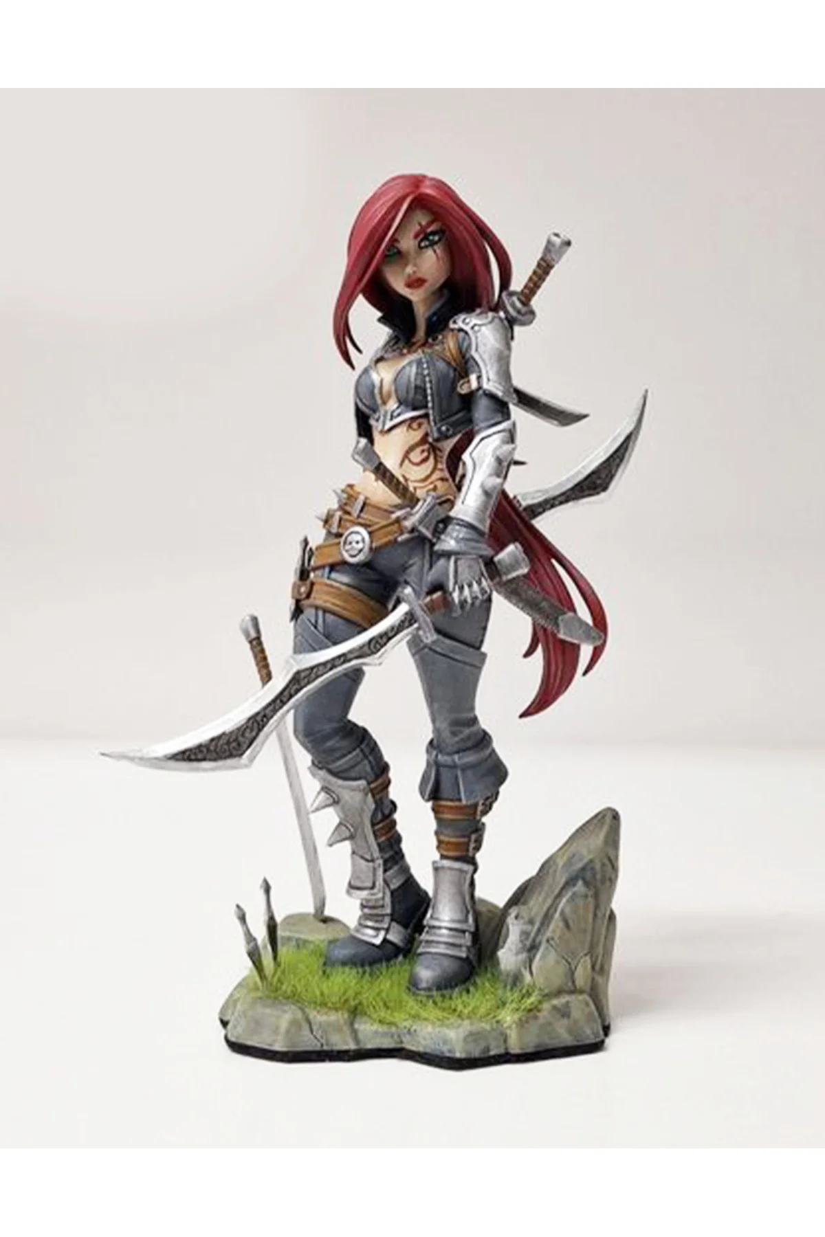 LOL Katarina Boyalı Figür League of Legends Sinsi Bıçak Figür Büyük Boy 25CM