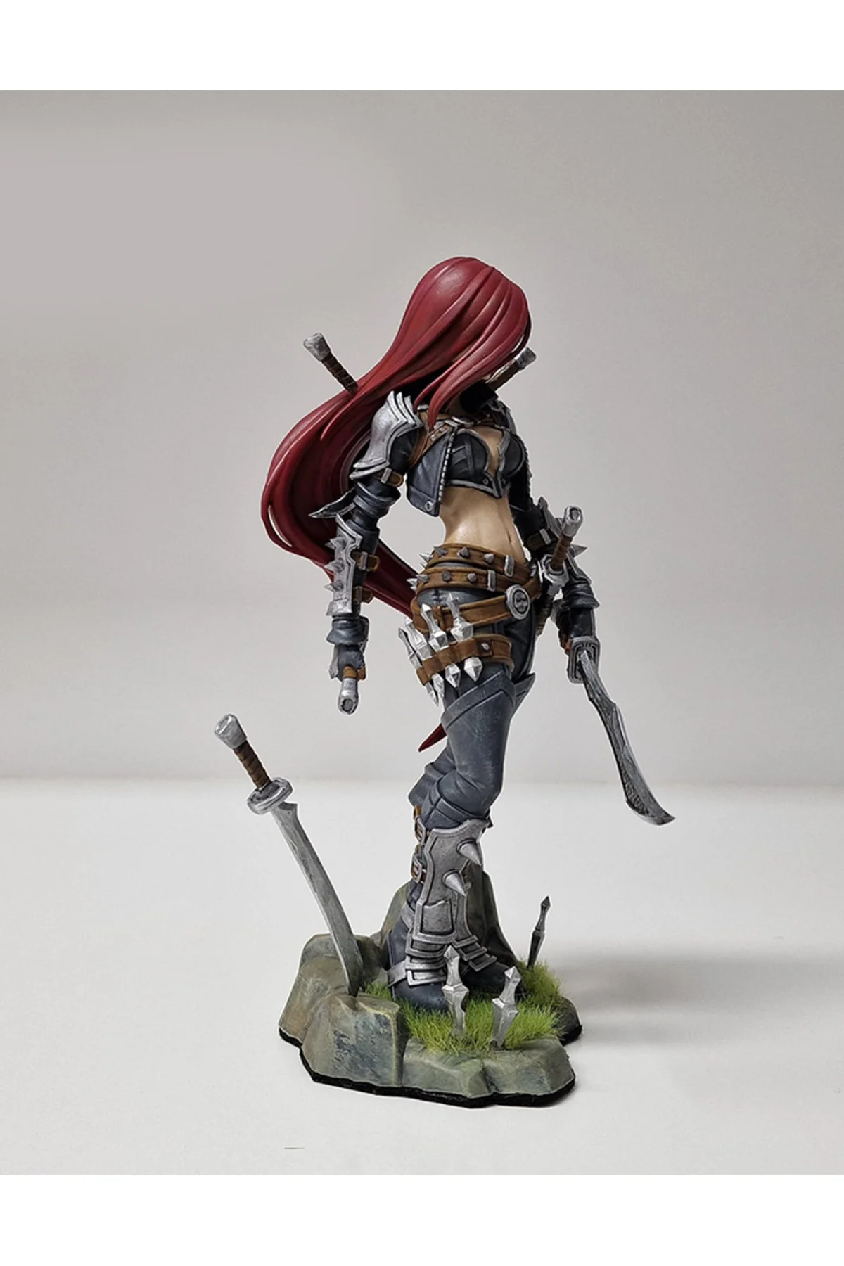 LOL Katarina Boyalı Figür League of Legends Sinsi Bıçak Figür Büyük Boy 25CM