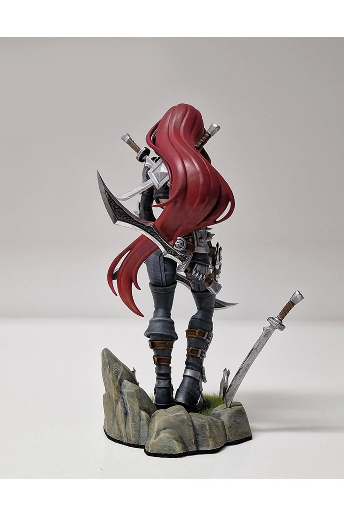 LOL Katarina Boyalı Figür League of Legends Sinsi Bıçak Figür Büyük Boy 25CM
