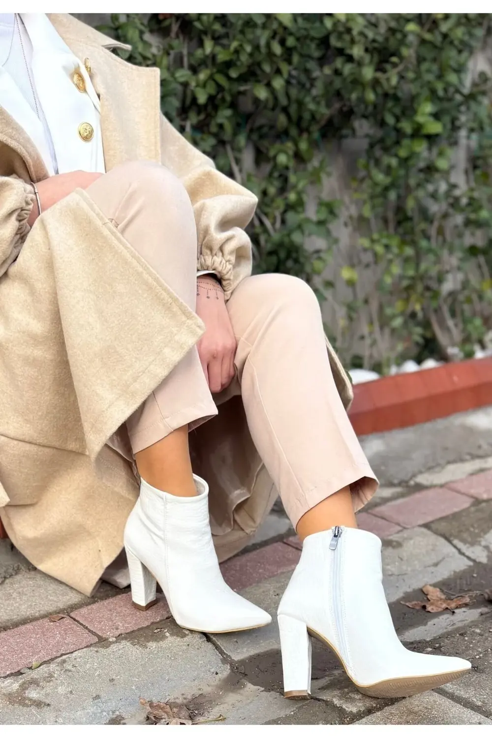 Loora Beyaz Rugan Desenli Topuklu Bot