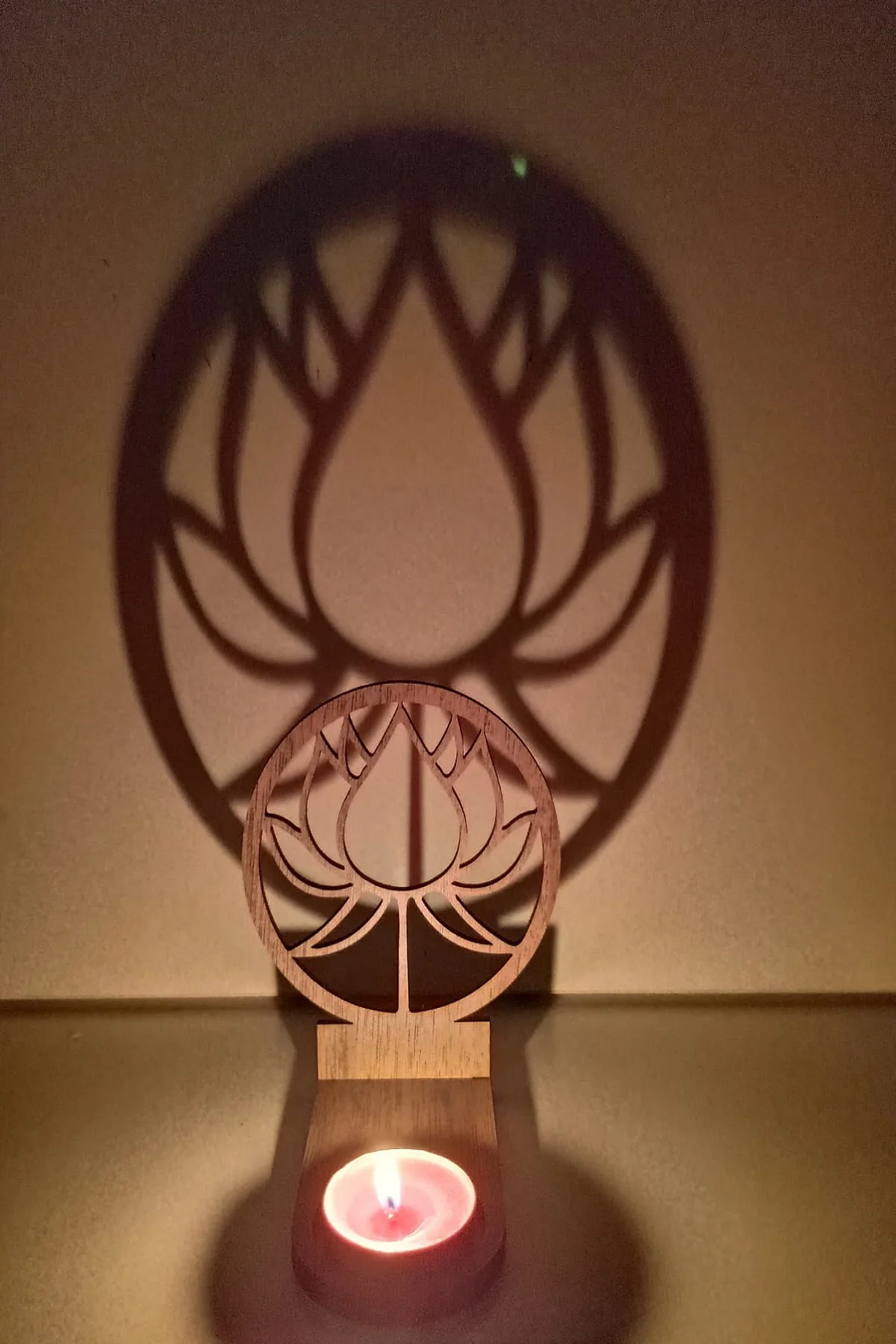 Lotus Çiçeği Figür Kahverengi Ahşap Gölge Mumluk Projeksiyon Biblo – Mum Hediyeli LOT2 Lotus Çiçeği Figür Kahverengi Ahşap Gölge Mumluk Projeksiyon Biblo – Mum Hediyeli LOT2