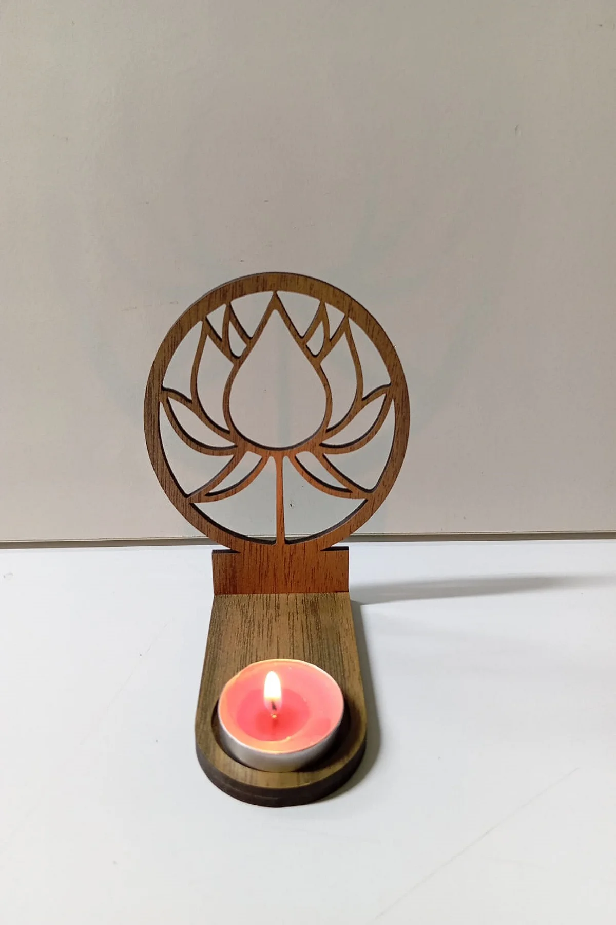 Lotus Çiçeği Figür Kahverengi Ahşap Gölge Mumluk Projeksiyon Biblo – Mum Hediyeli LOT2 Lotus Çiçeği Figür Kahverengi Ahşap Gölge Mumluk Projeksiyon Biblo – Mum Hediyeli LOT2