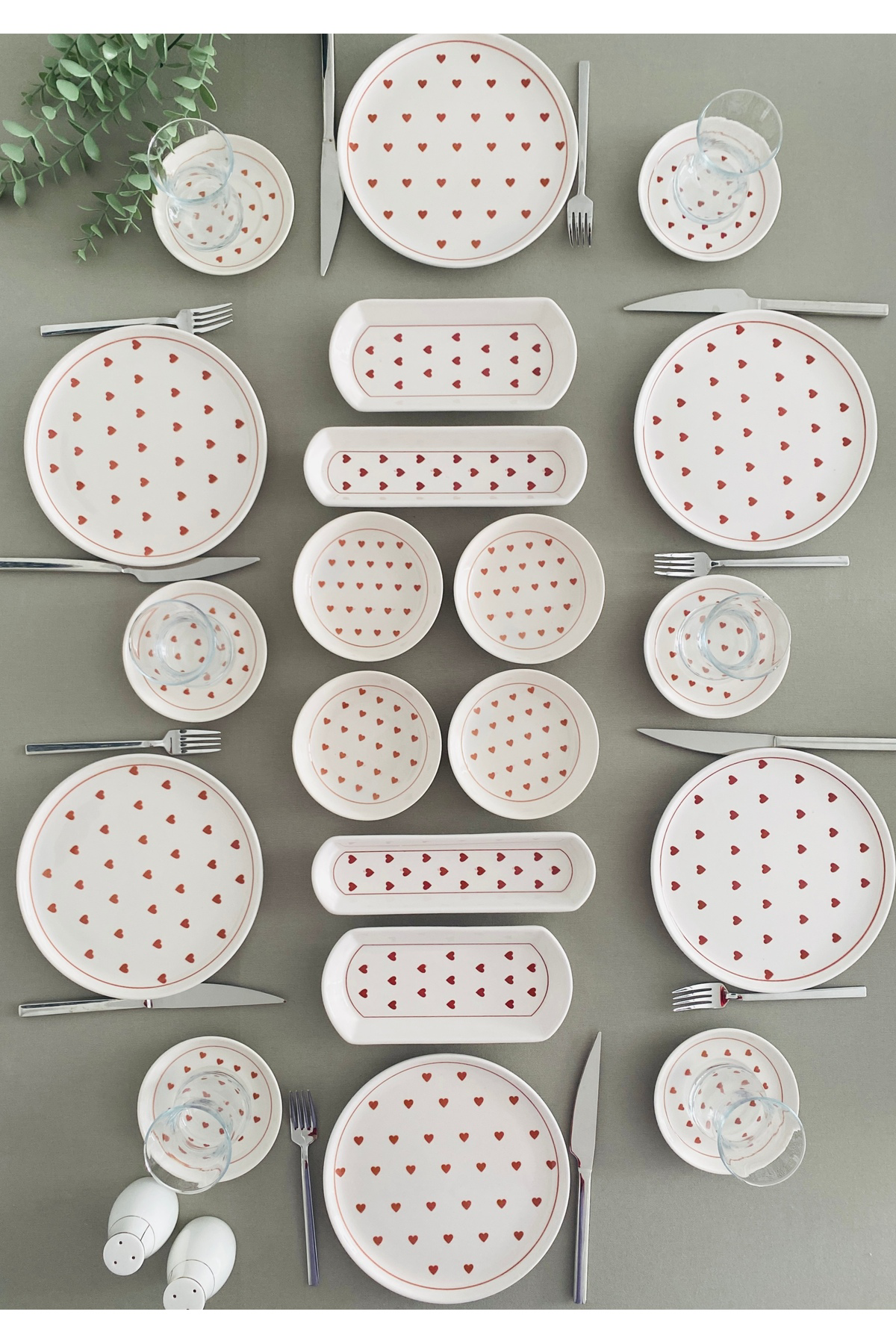 Love 6 Kişilik 20 Parça Kırmızı Kalp Model Kahvaltı Takımı