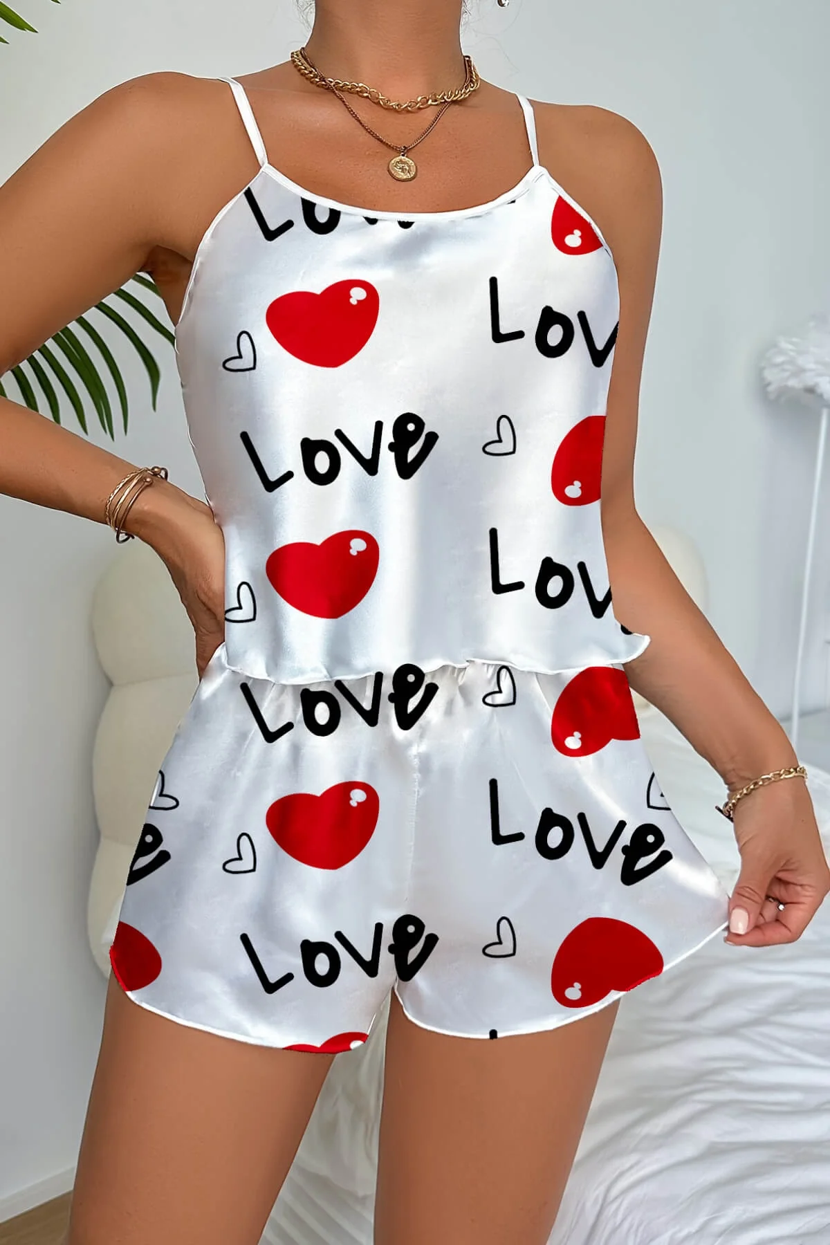 Love Desenli Beyaz Saten Şortlu Gecelik Takımı
