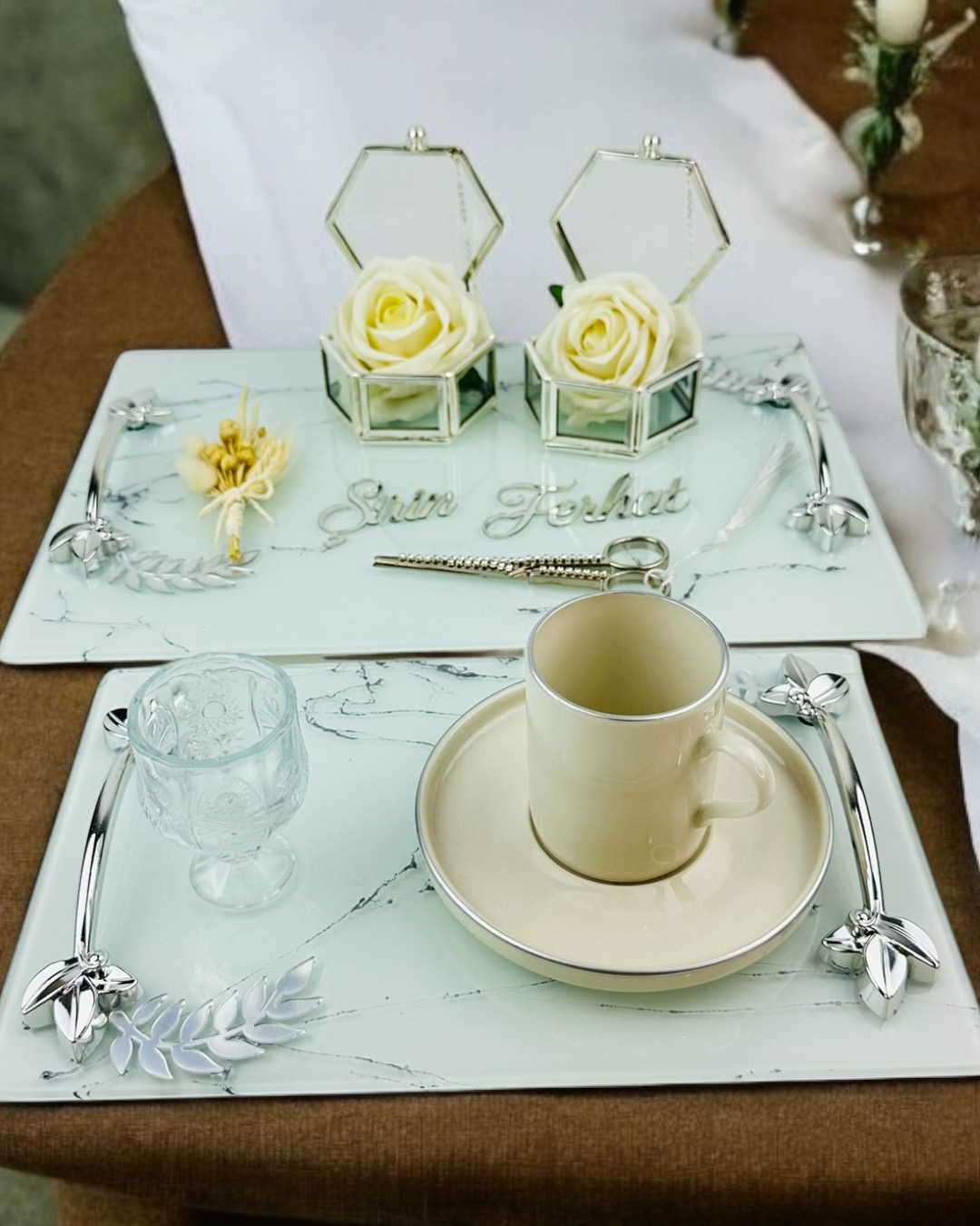 Cyzhome Loyalty Beyaz Desenli Gümüş Nişan Tepsisi Cyzhome Loyalty Beyaz Desenli Gümüş Nişan Tepsisi