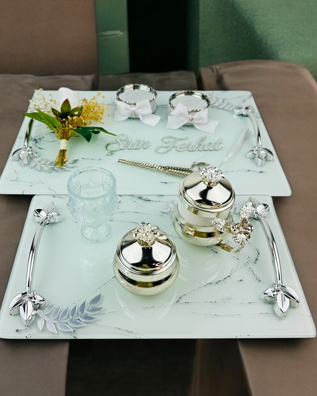 Cyzhome Loyalty Beyaz Desenli Gümüş Nişan Tepsisi Cyzhome Loyalty Beyaz Desenli Gümüş Nişan Tepsisi