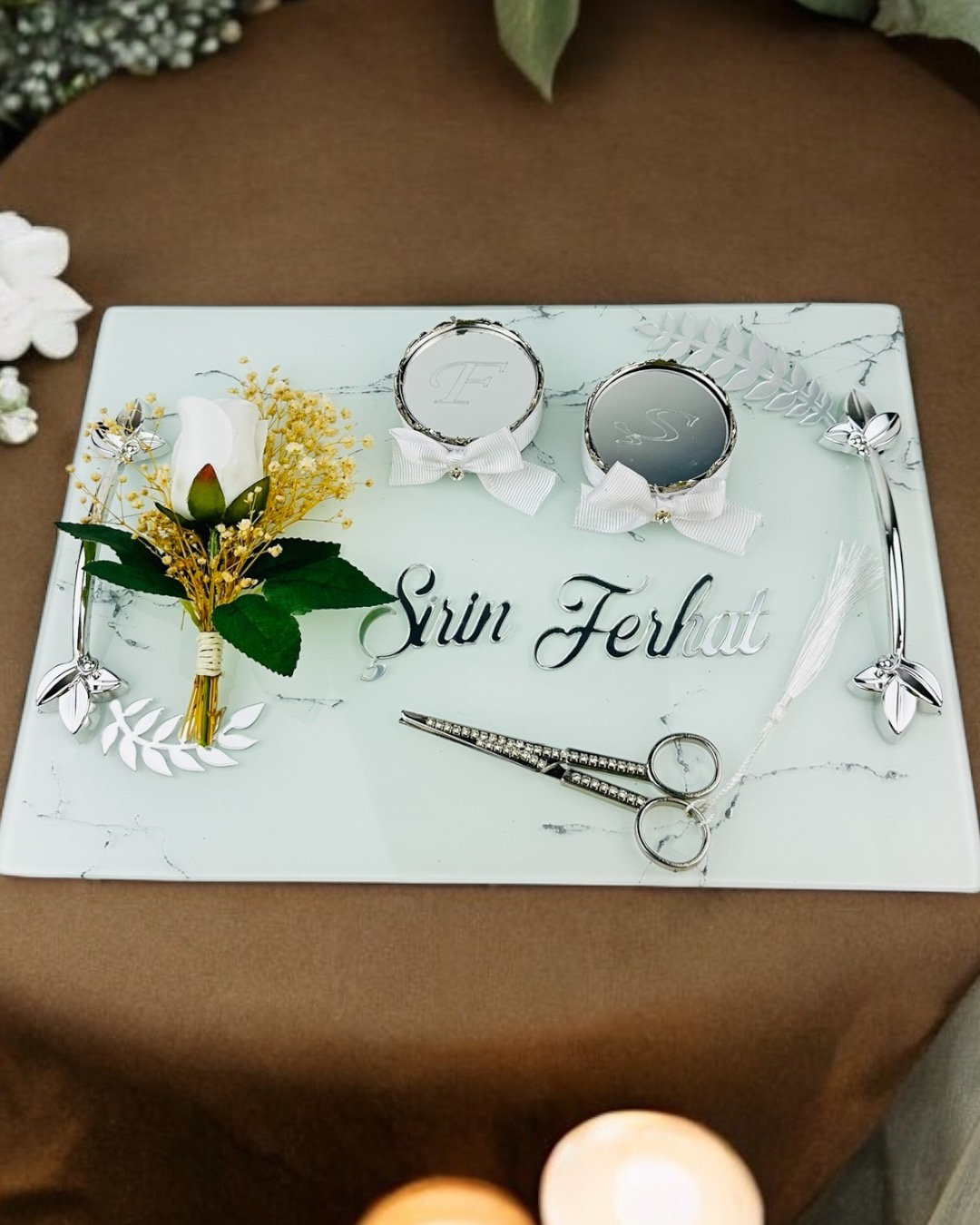 Cyzhome Loyalty Beyaz Desenli Gümüş Nişan Tepsisi Cyzhome Loyalty Beyaz Desenli Gümüş Nişan Tepsisi