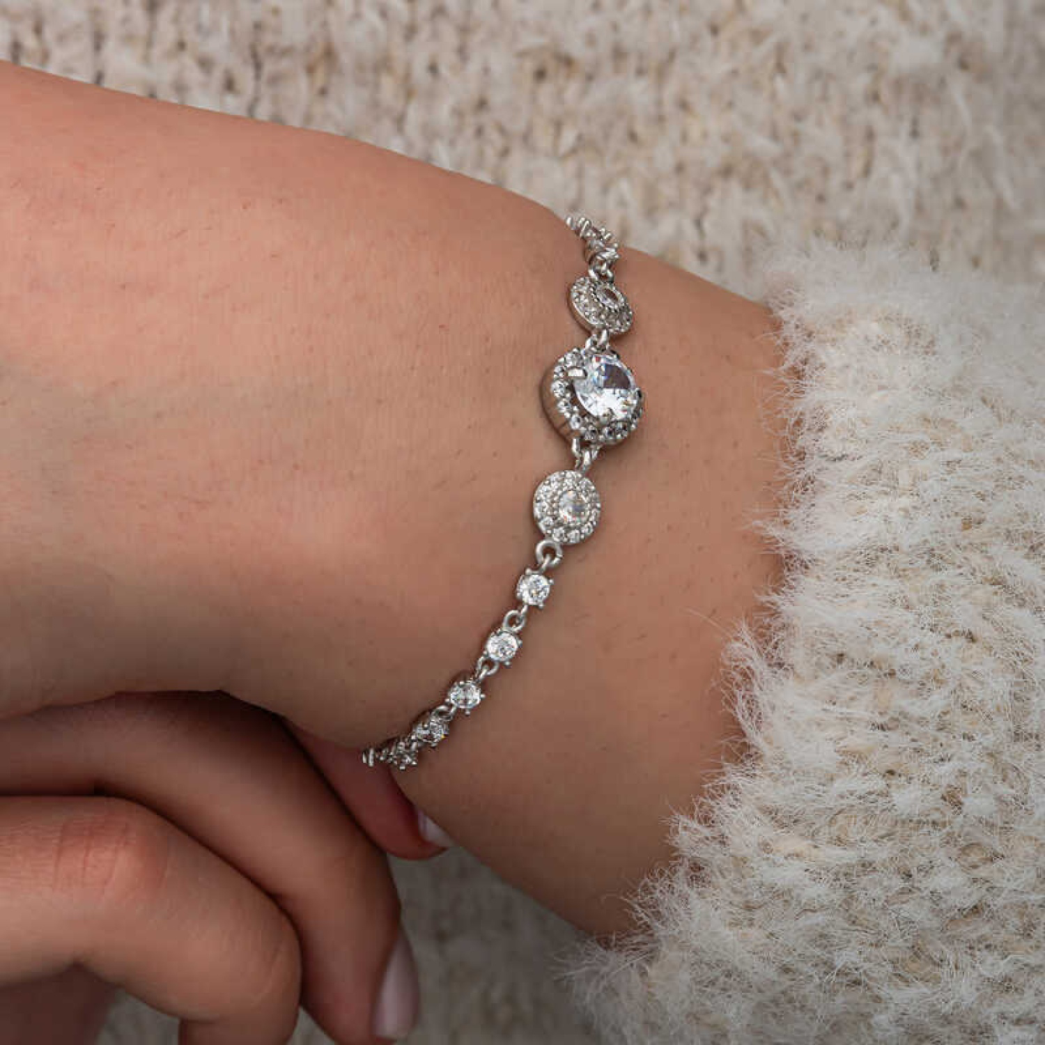 Lucky Life Gümüş Zirkon Taşlı Yuvarlak Kadın Bileklik