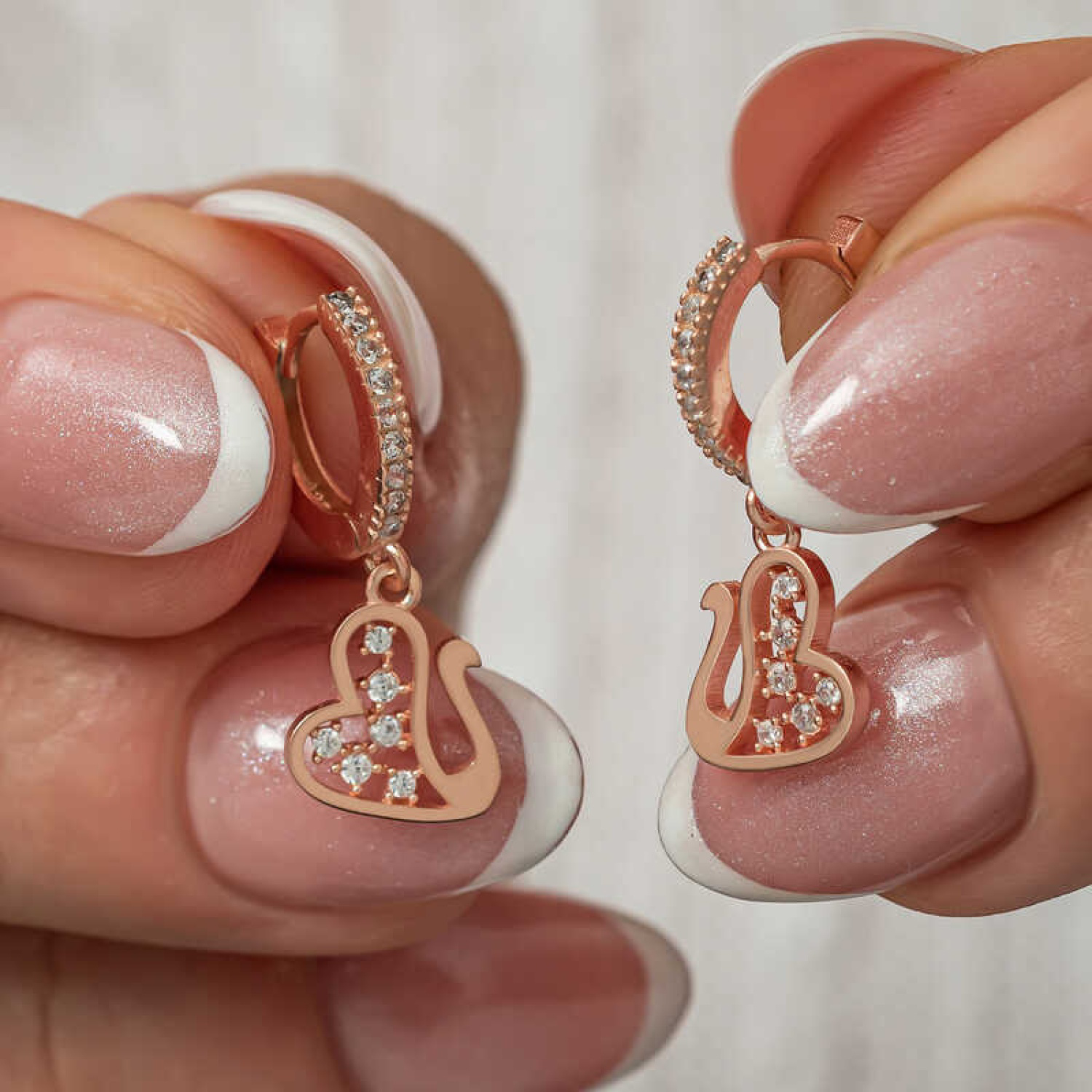 Lucky Life Gumussh Gümüş Sallantılı Rose Kuğu Kadın Küpe Lucky Life Gumussh Gümüş Sallantılı Rose Kuğu Kadın Küpe