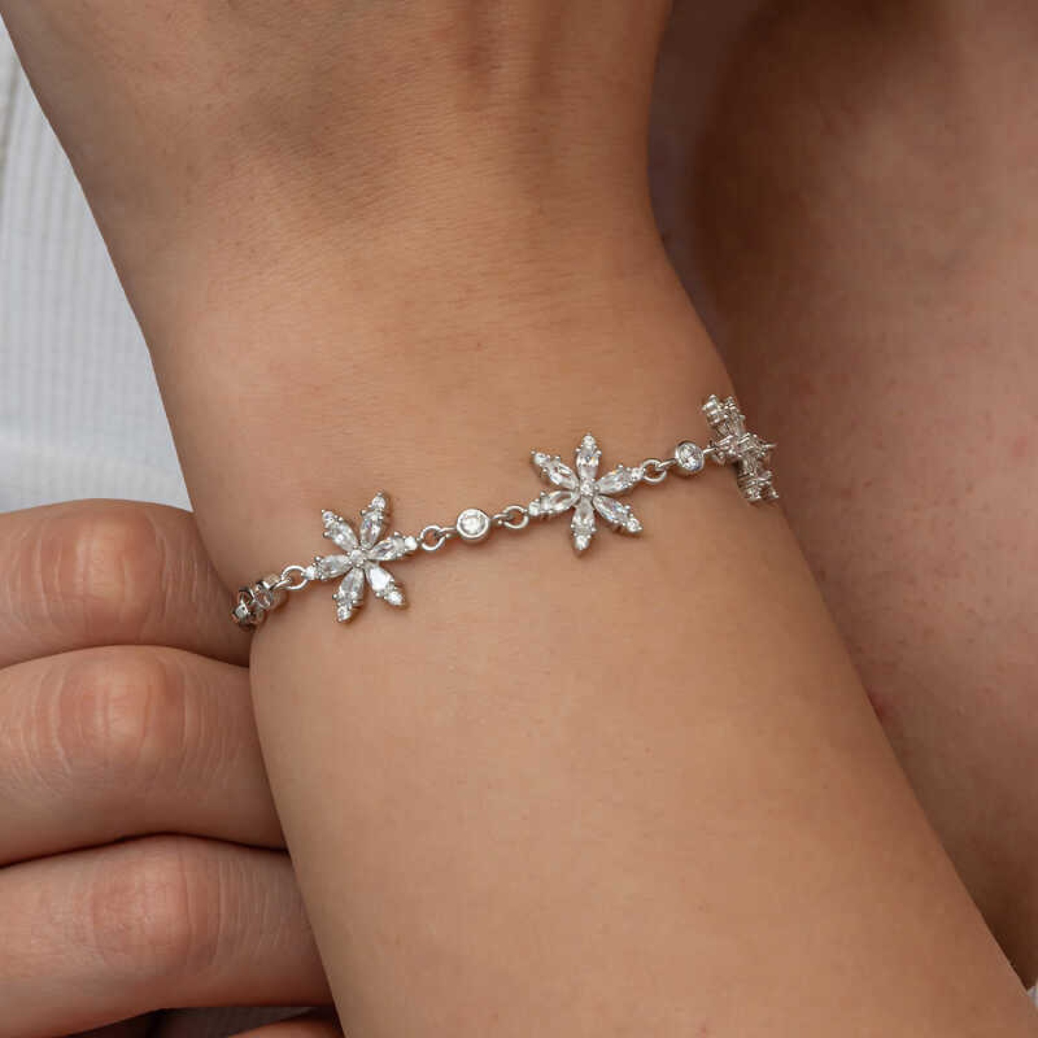 Lucky Life Gümüşh  Kadın Beyaz Lotus Çiçeği Kadın Bileklik