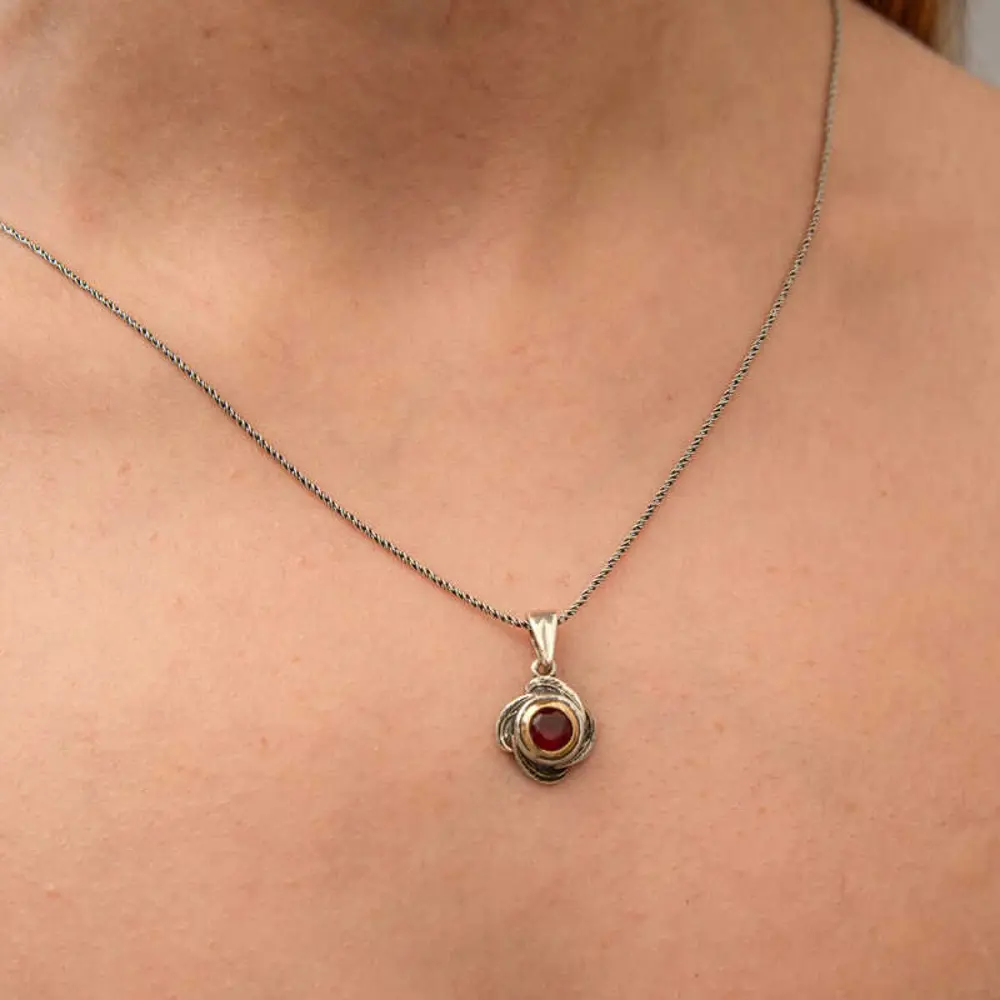 Lucky Life Gümüş Kırmızı Taşlı Gül Model Kadın Kolye