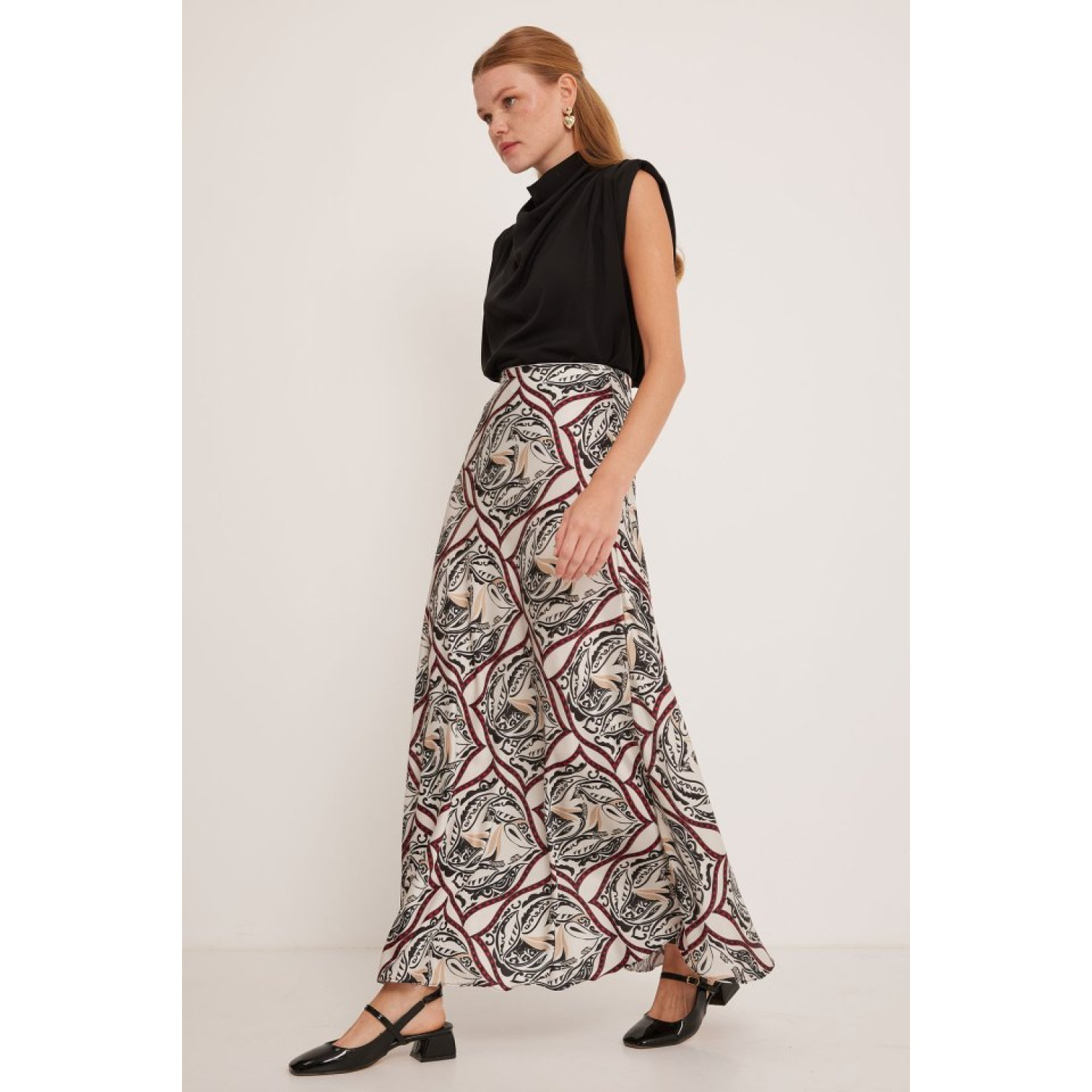 Lucky Life Kadın Siyah Bej Desenli Saten Etek 15877 Lucky Life Kadın Siyah Bej Desenli Saten Etek 15877