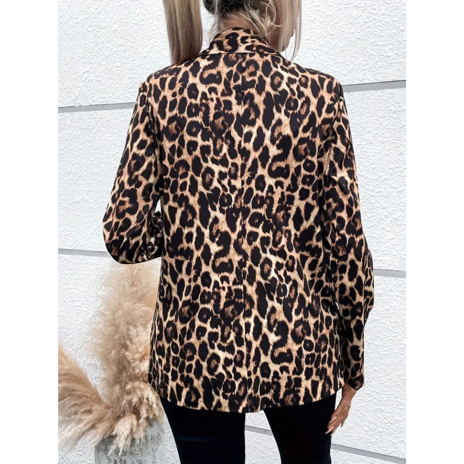 Lucky Life Kadın Uzun Kollu Yakalı Vatkalı Detaylı Leopar Desenli Lucky Life Kadın Uzun Kollu Yakalı Vatkalı Detaylı Leopar Desenli