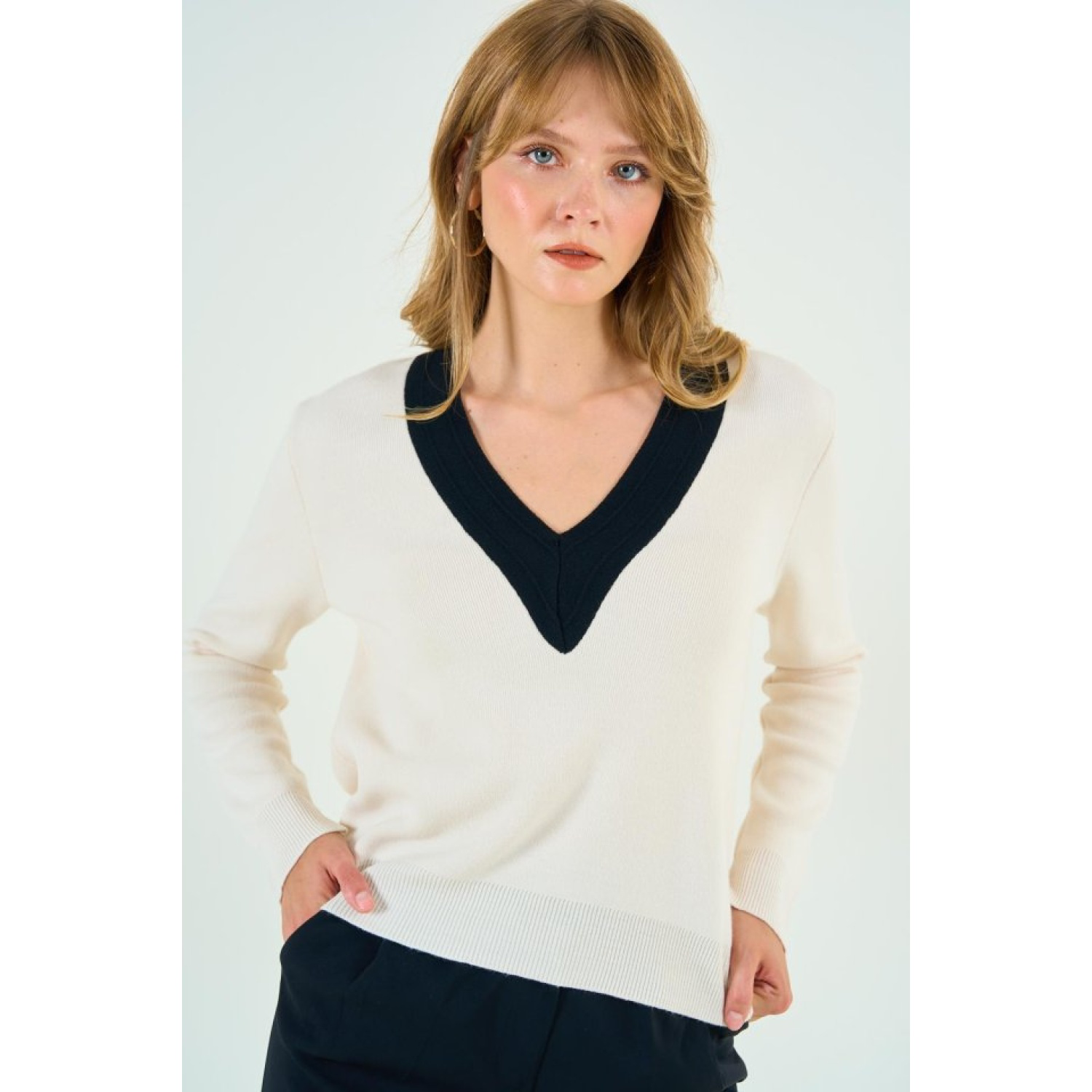 Lucky Life Kadın V Yaka Lucky Life Kadın Triko Kazak - Krem-Siyah Lucky Life Kadın V Yaka Lucky Life Kadın Triko Kazak - Krem-Siyah