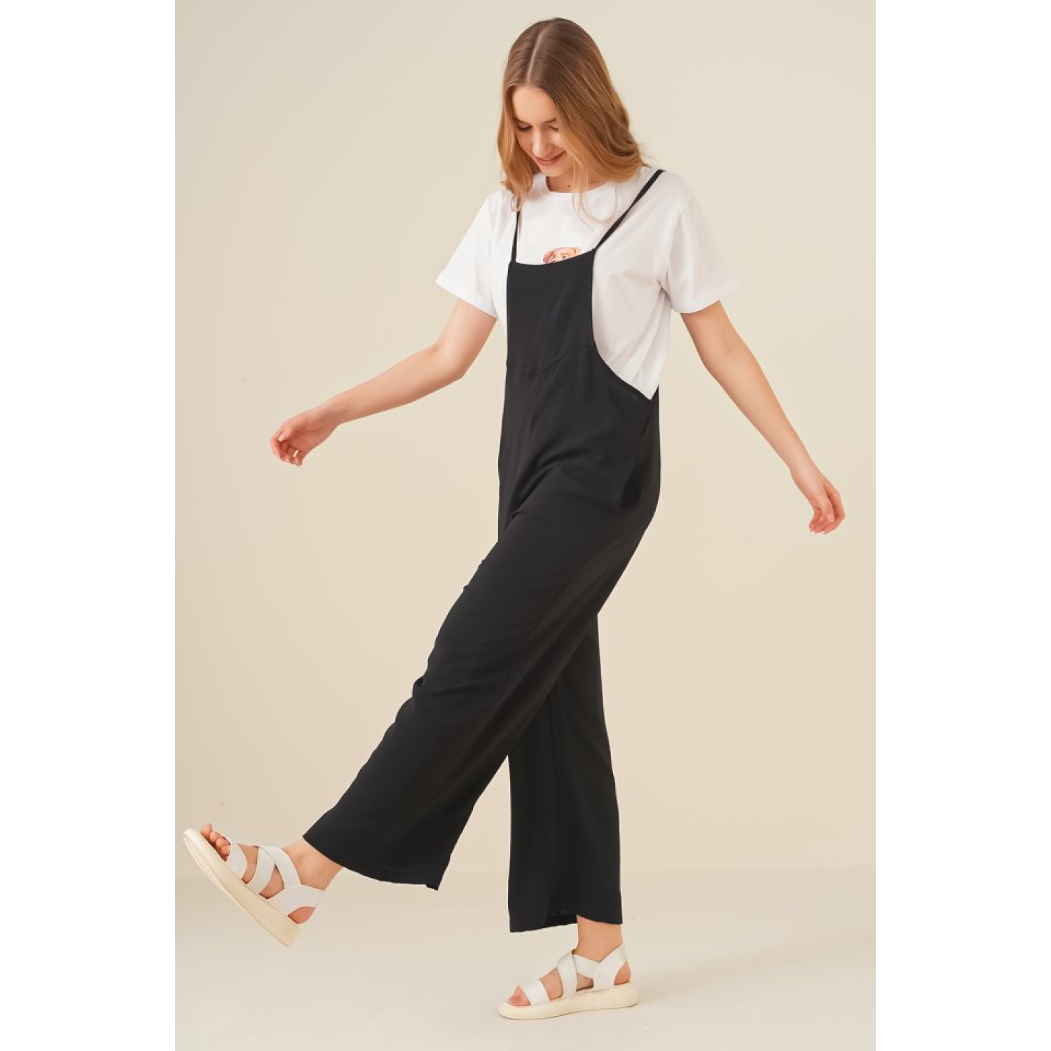 Lucky Life Kadın Askılı Bahçivan Tulum - Siyah Lucky Life Kadın Askılı Bahçivan Tulum - Siyah