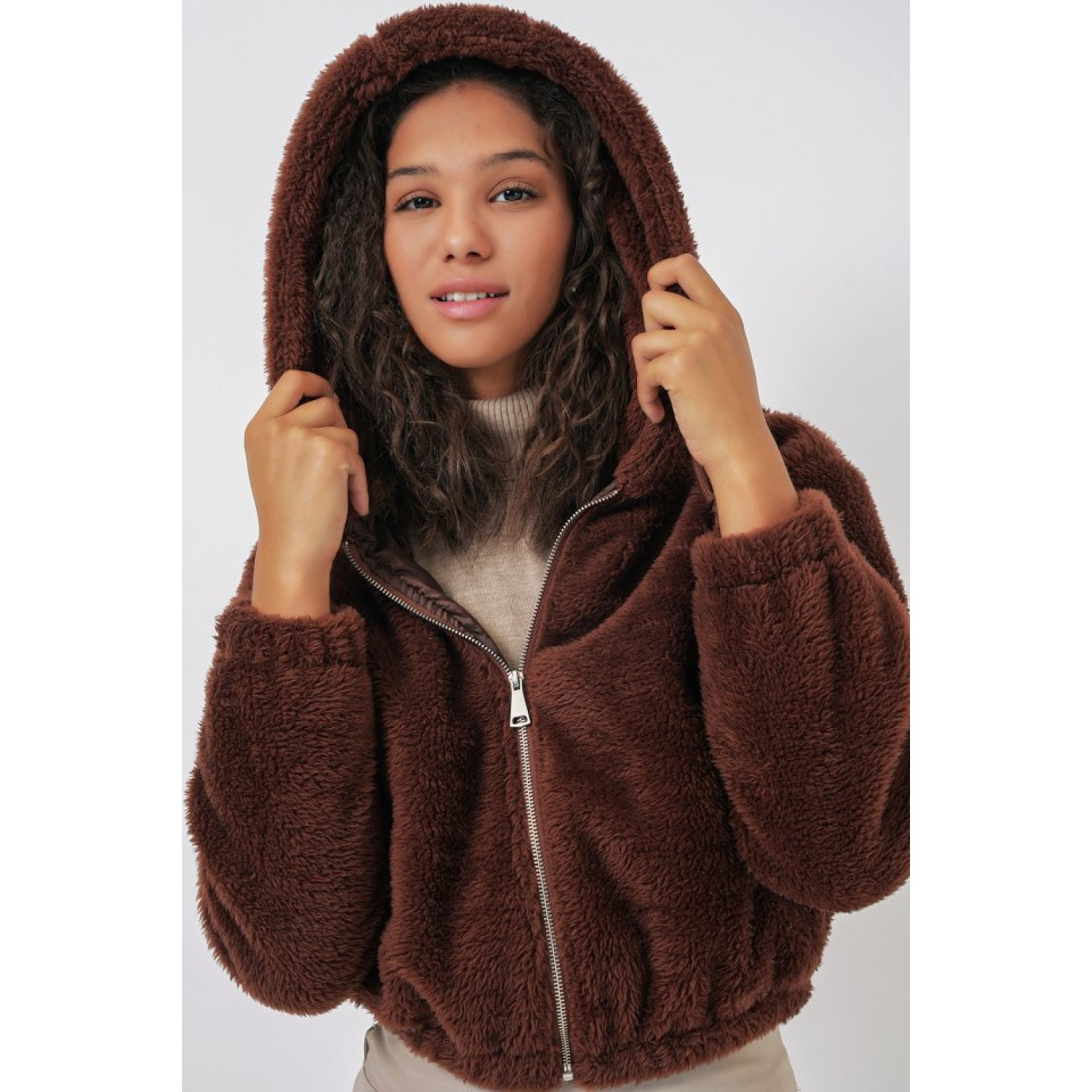 Lucky Life Kadın Kapüşonlu Peluş Crop Ceket - Kahverengi Lucky Life Kadın Kapüşonlu Peluş Crop Ceket - Kahverengi