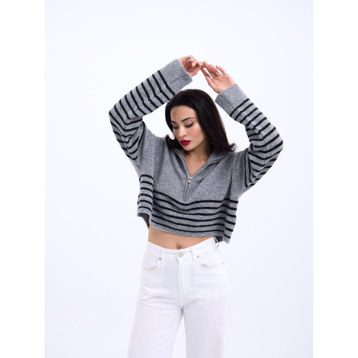 Lucky Life Kadın TRİKO ÇİZGİLİ FERMUARLI CROP-GRİ-SİYAH Lucky Life Kadın TRİKO ÇİZGİLİ FERMUARLI CROP-GRİ-SİYAH