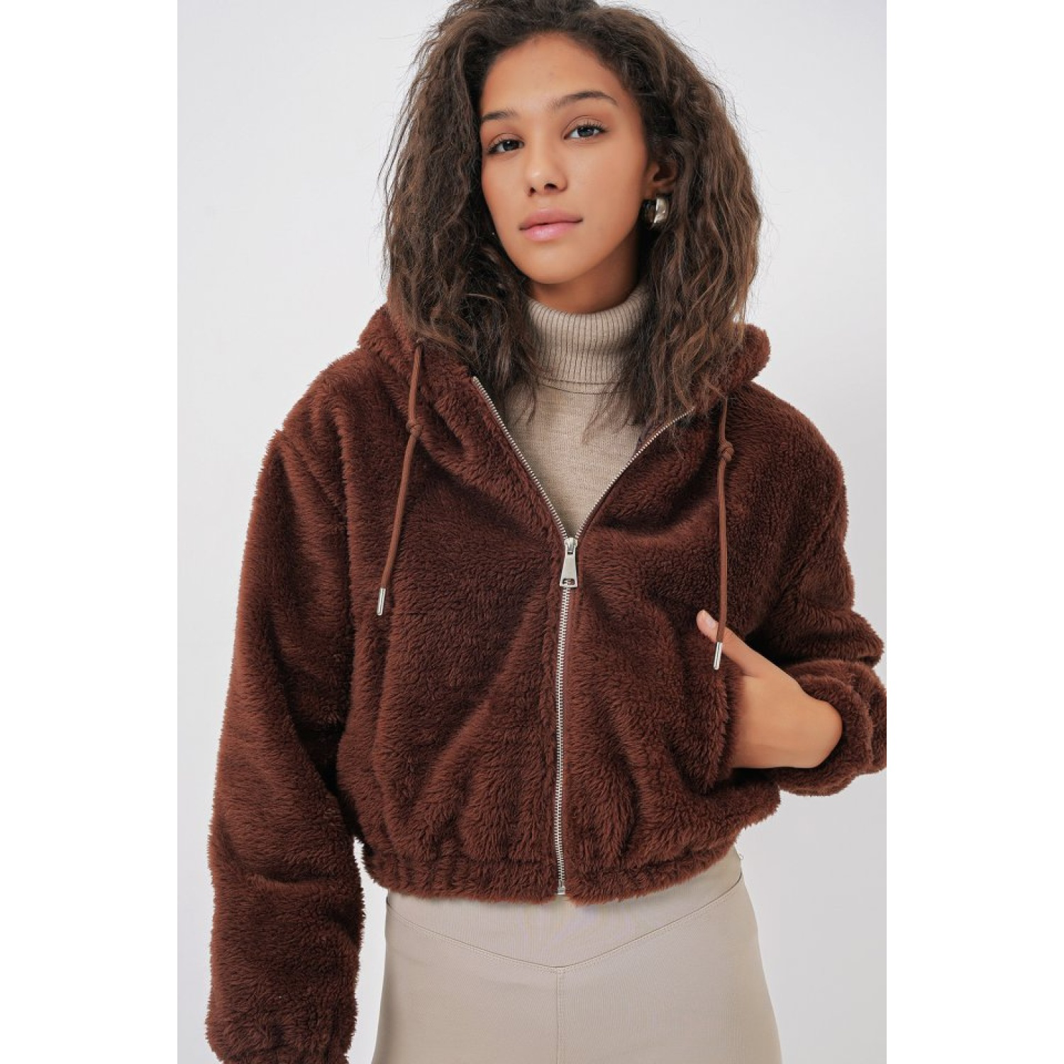 Lucky Life Kadın Kapüşonlu Peluş Crop Ceket - Kahverengi Lucky Life Kadın Kapüşonlu Peluş Crop Ceket - Kahverengi