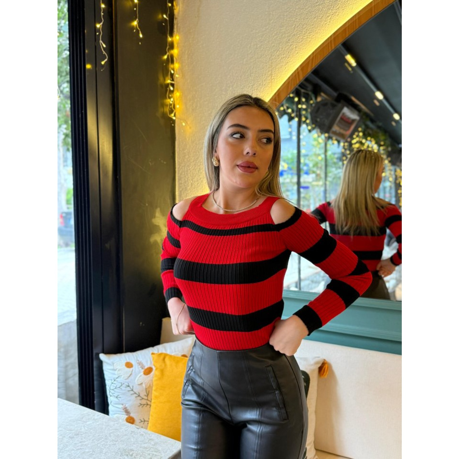 Lucky Life Kadın Uzun Kollu Bisiklet Yaka Omuzları Açık Triko Blu Lucky Life Kadın Uzun Kollu Bisiklet Yaka Omuzları Açık Triko Blu