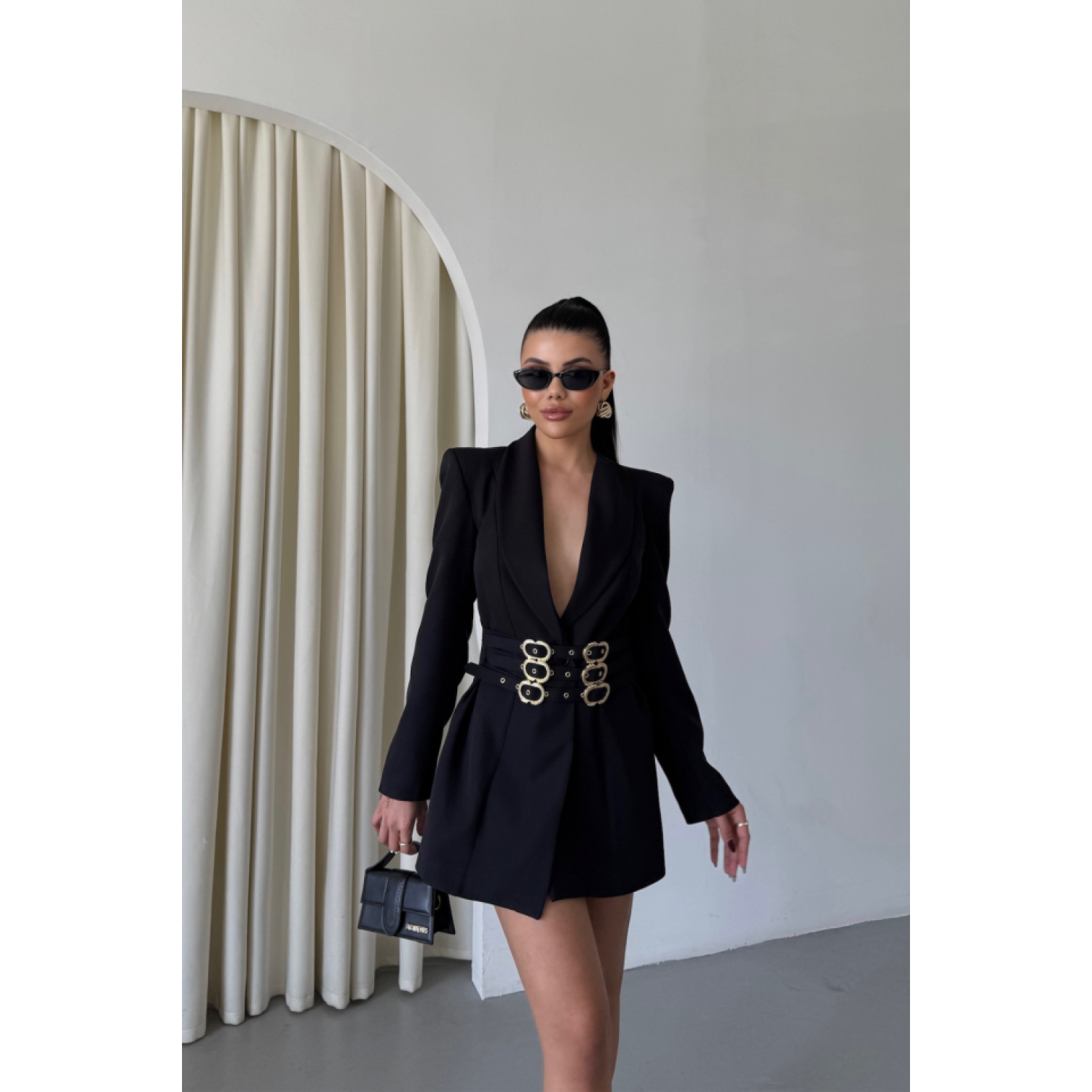 Lucky Life Kadın TEK DÜĞME CEKET 3 TOKALI KEMER SÜSLÜ - Siyah Lucky Life Kadın TEK DÜĞME CEKET 3 TOKALI KEMER SÜSLÜ - Siyah