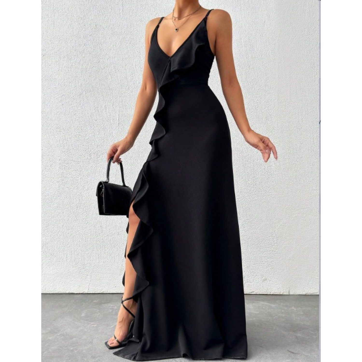 Lucky Life Kadın Ip Askılı Dekolteli Yırtmaç Detay Krep Elbise