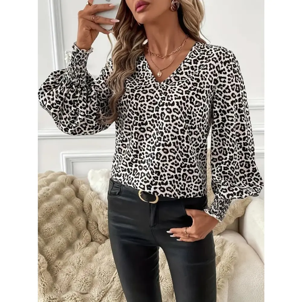 Lucky Life Kadın  Uzun Kollu V Yaka Kollar Gipe Detaylı Leopar De
