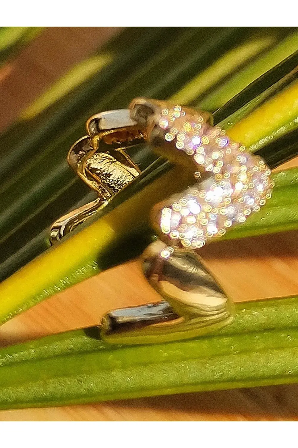 Lüks Çelik Gold Renk Kıkırdak Küpe