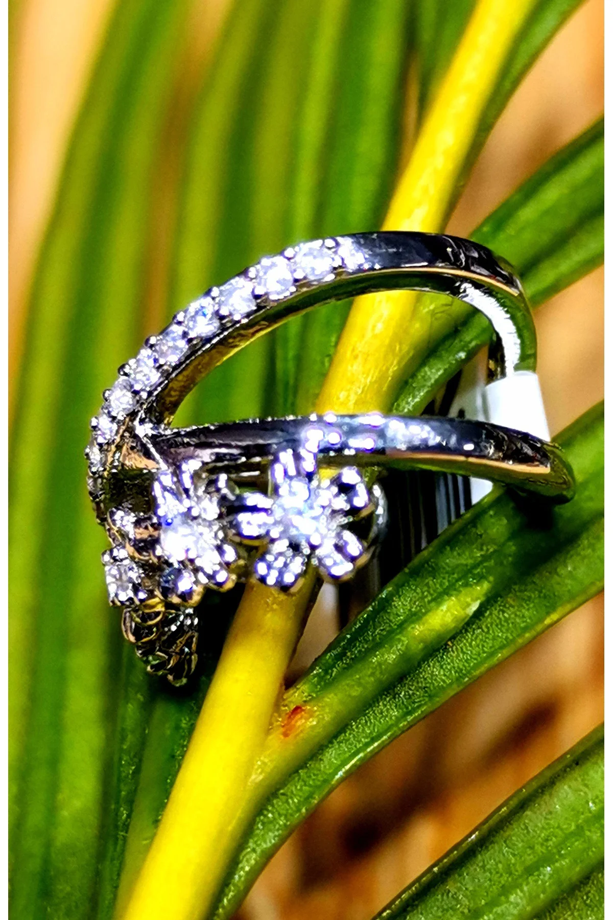 Lüks Çelik Gümüş Renk Kıkırdak Küpe