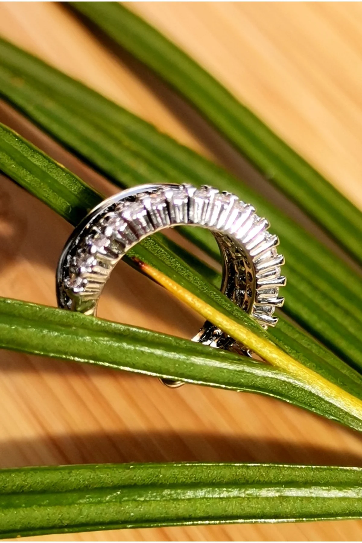 Lüks Çelik Gümüş Renk Kıkırdak Küpe