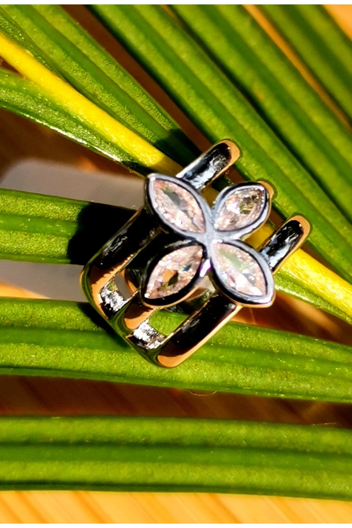 Lüks Çelik Gümüş Renk Kıkırdak Küpe