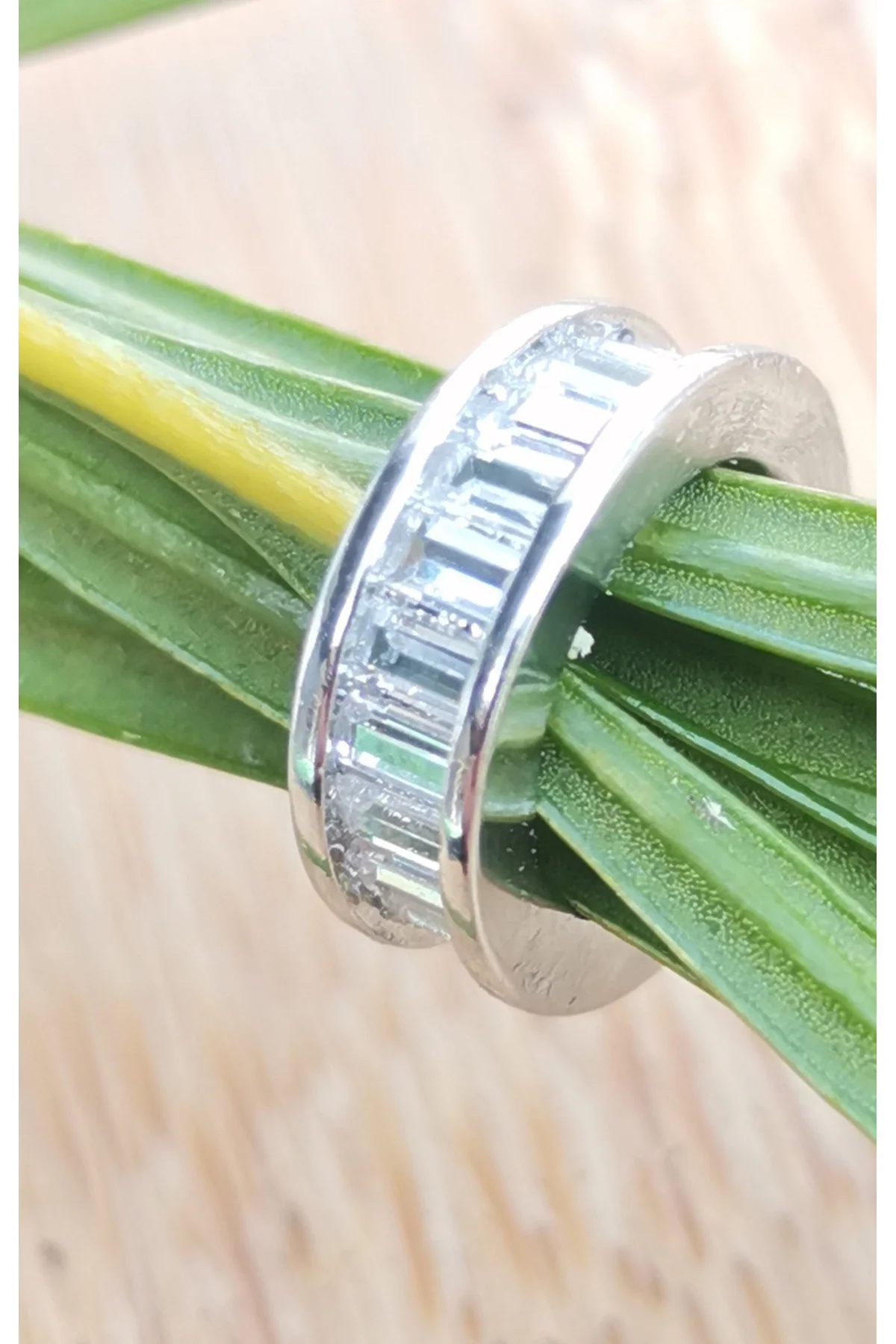 Lüks Çelik Gümüş Renk Kıkırdak Küpe