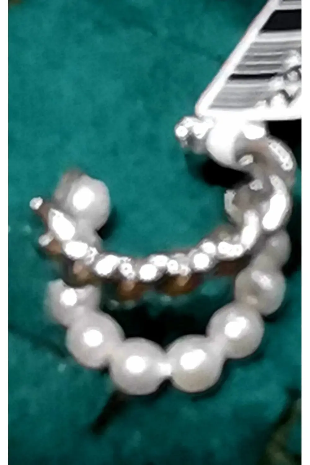 Lüks Çelik Gümüş Renk Kıkırdak Küpe