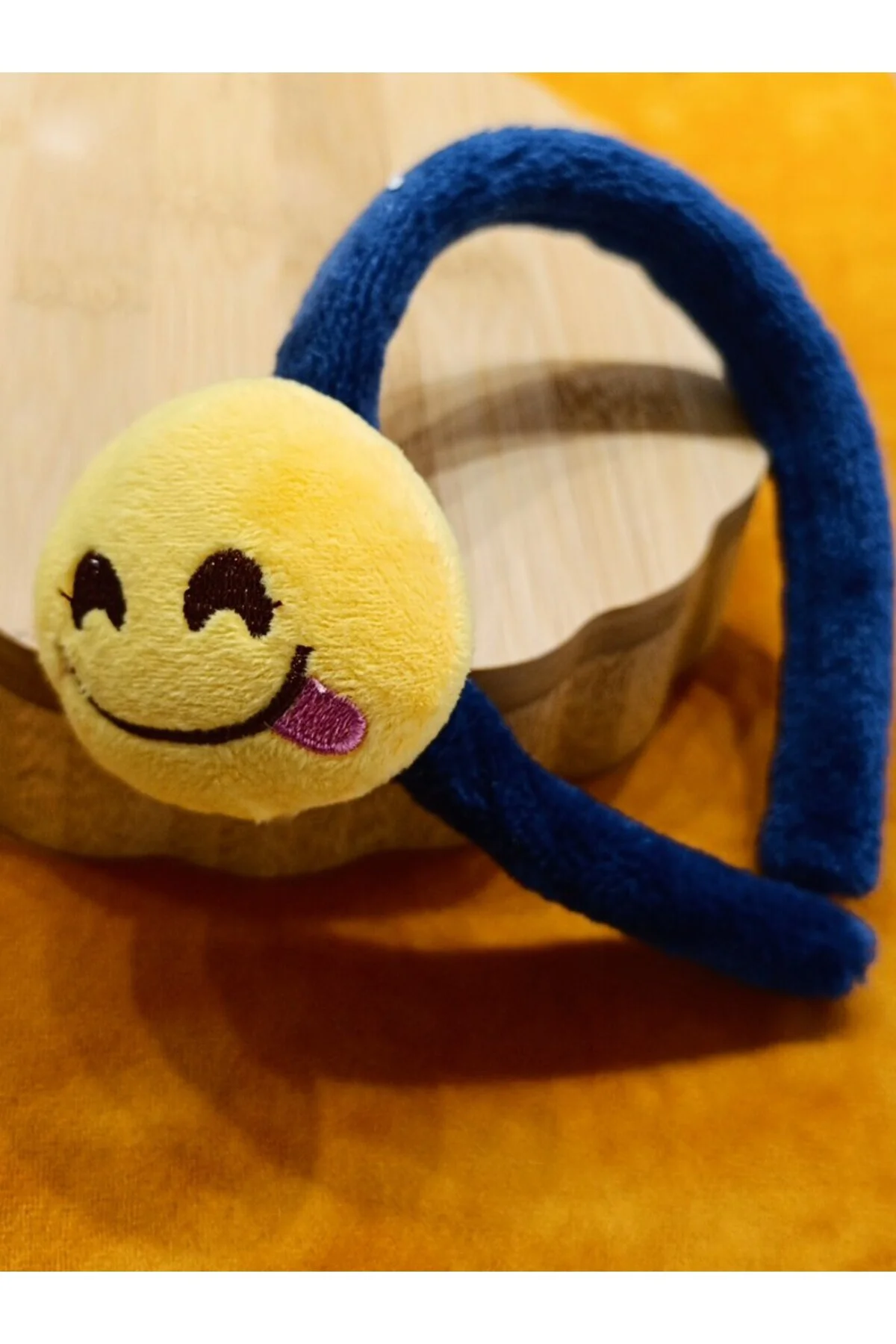 Lüks Emojili Gösterişli Figürlü Taç