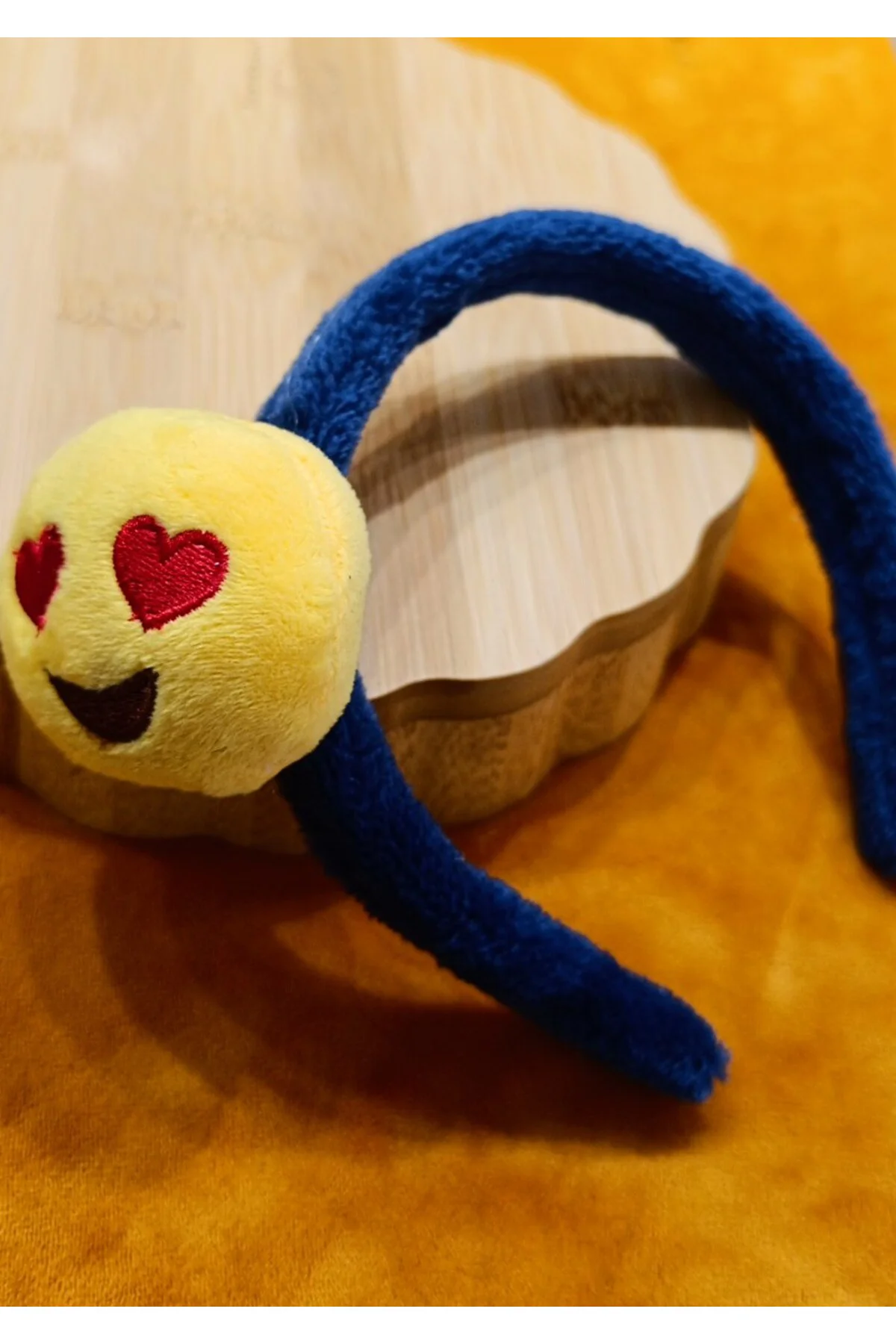 Lüks Emojili Gösterişli Figürlü Taç