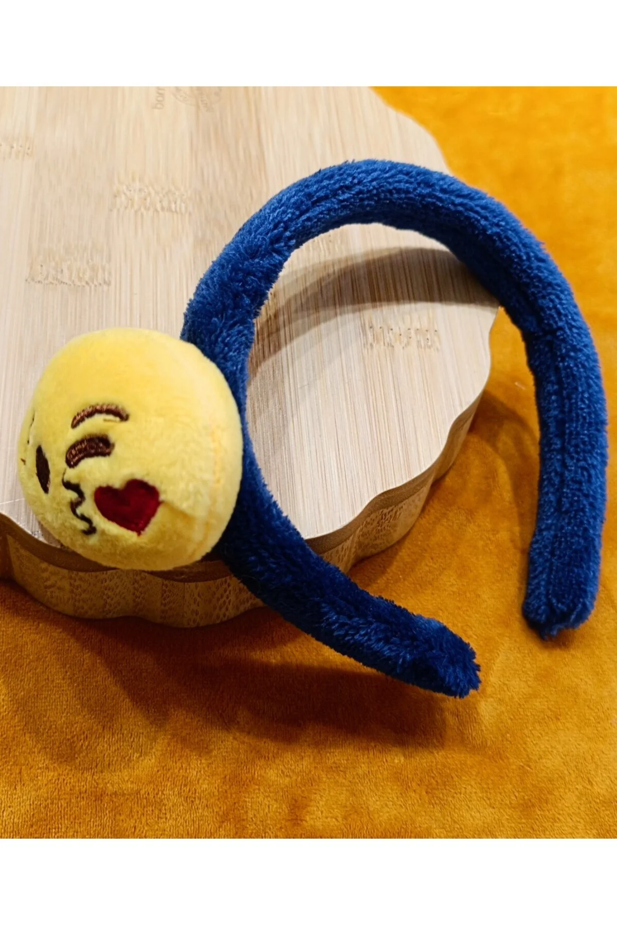 Lüks Emojili Gösterişli Figürlü Taç