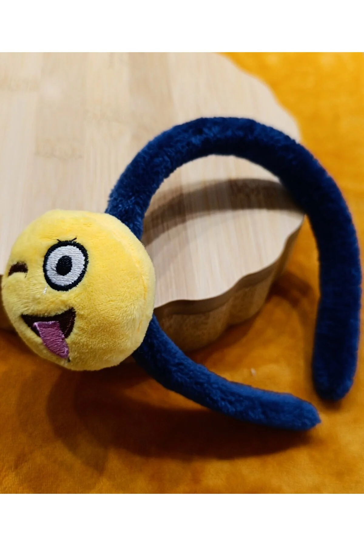 Lüks Emojili Gösterişli Figürlü Taç