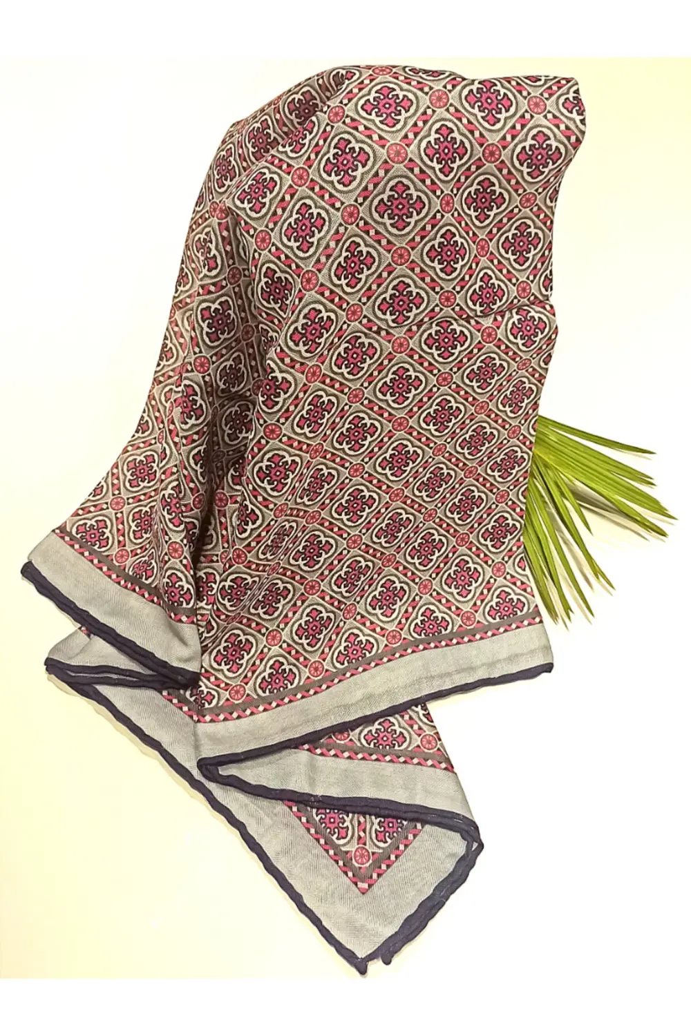 Lüks Figürlü Gösterişli Dökümlü Eşarp