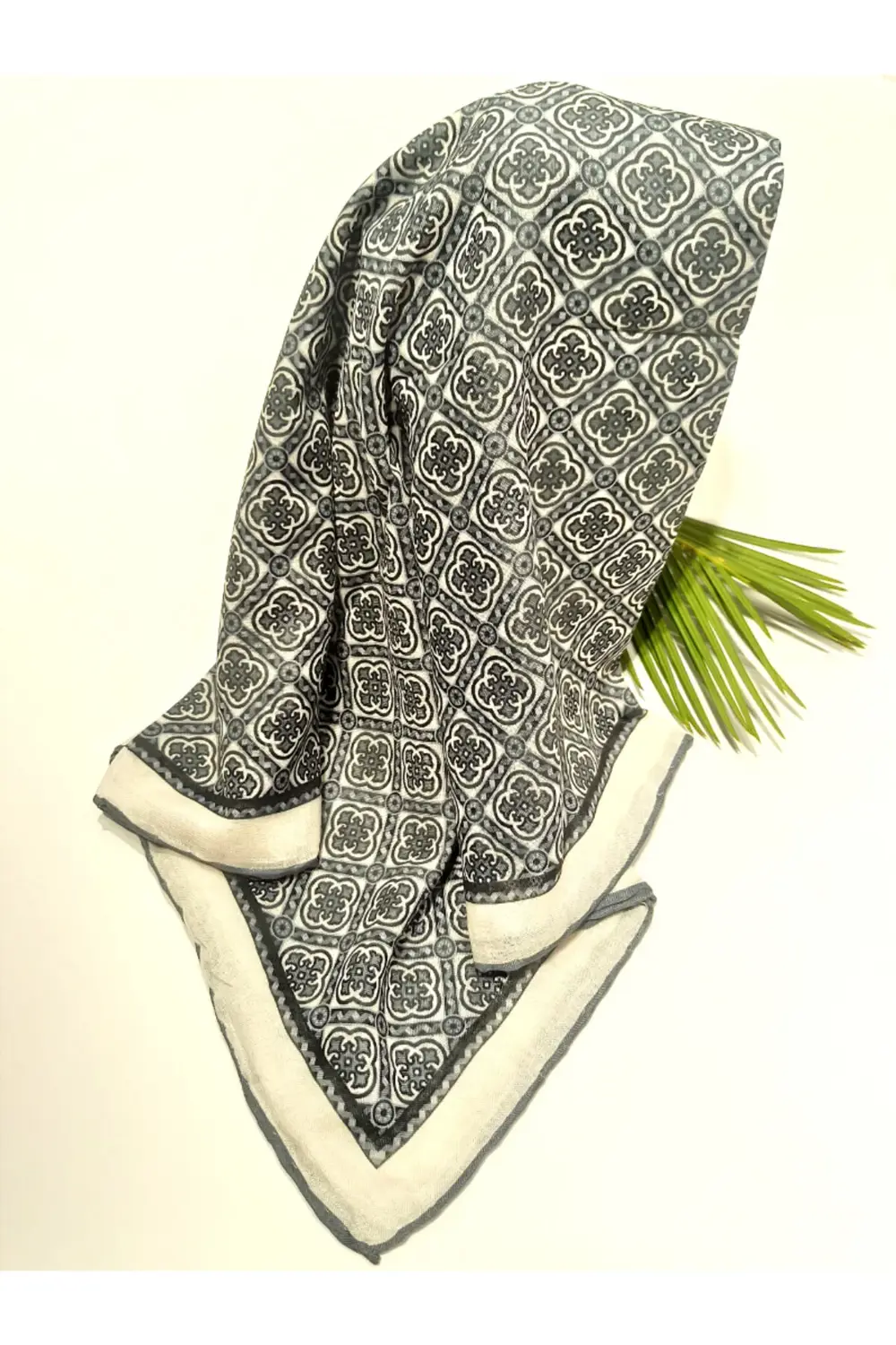 Lüks Figürlü Gösterişli Dökümlü Eşarp