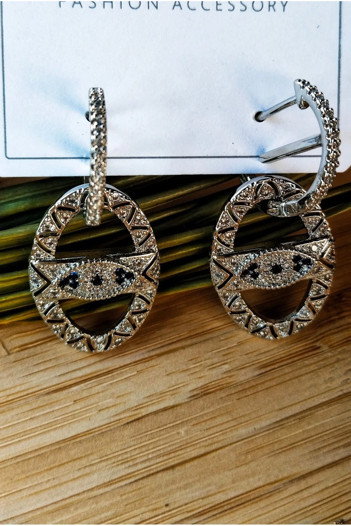 Lüks Figürlü Sallantılı Küpe